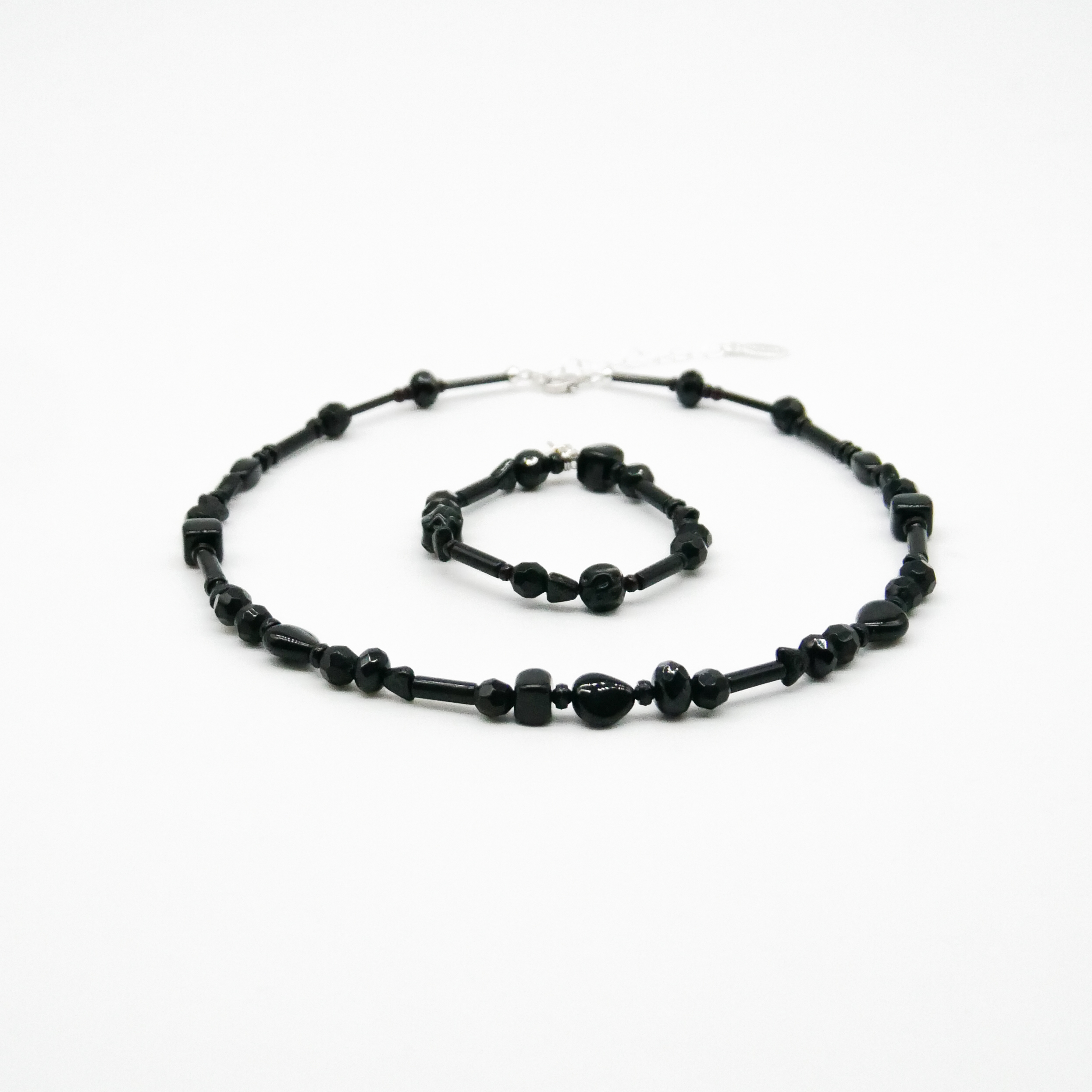  "Jet Schmuck" Kette ca. 48 cm schwarze Glasperlen, verschiedene Formen