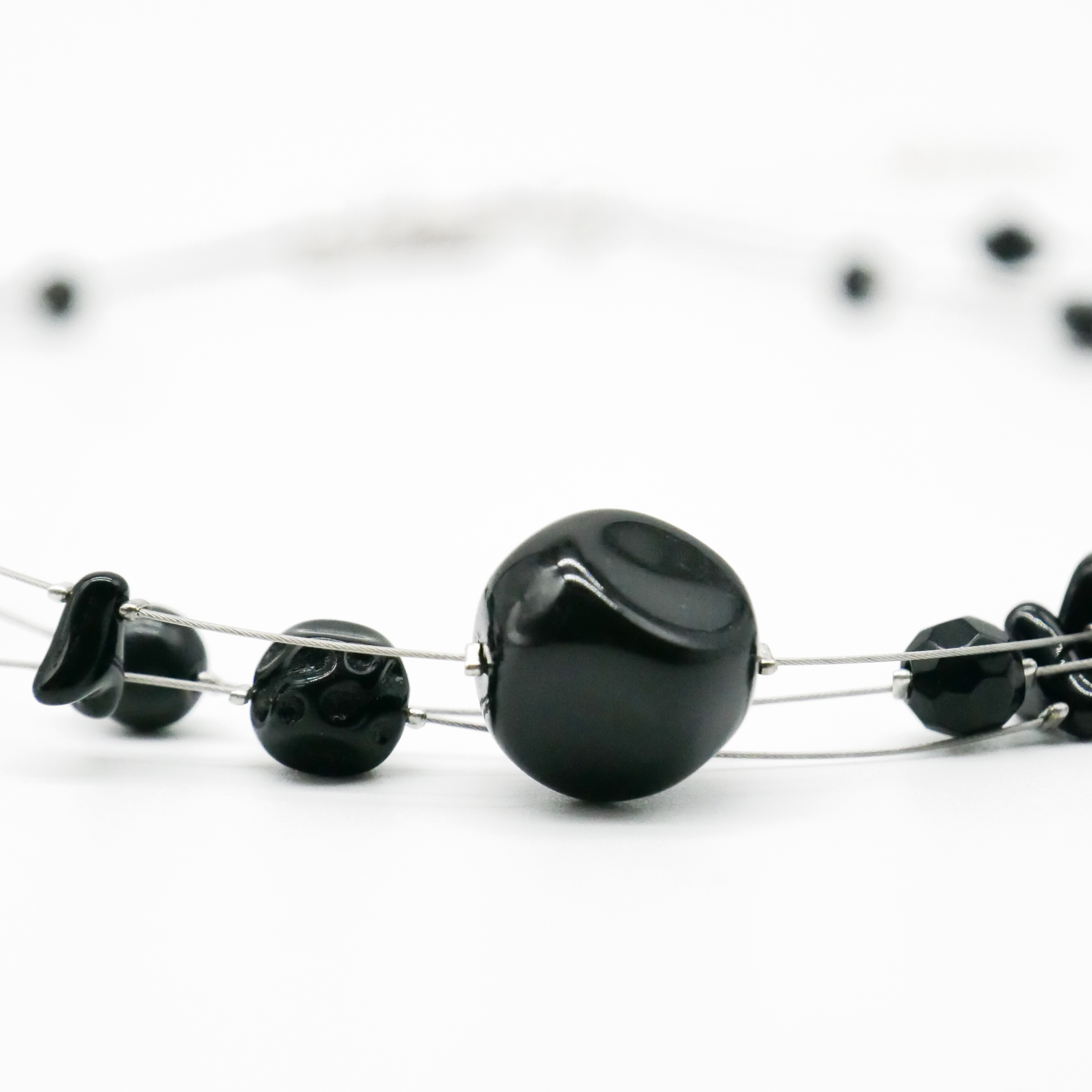  "Jet Schmuck" 3-Strang Kette, schwarze Glasperlen, verschiedene Formen 