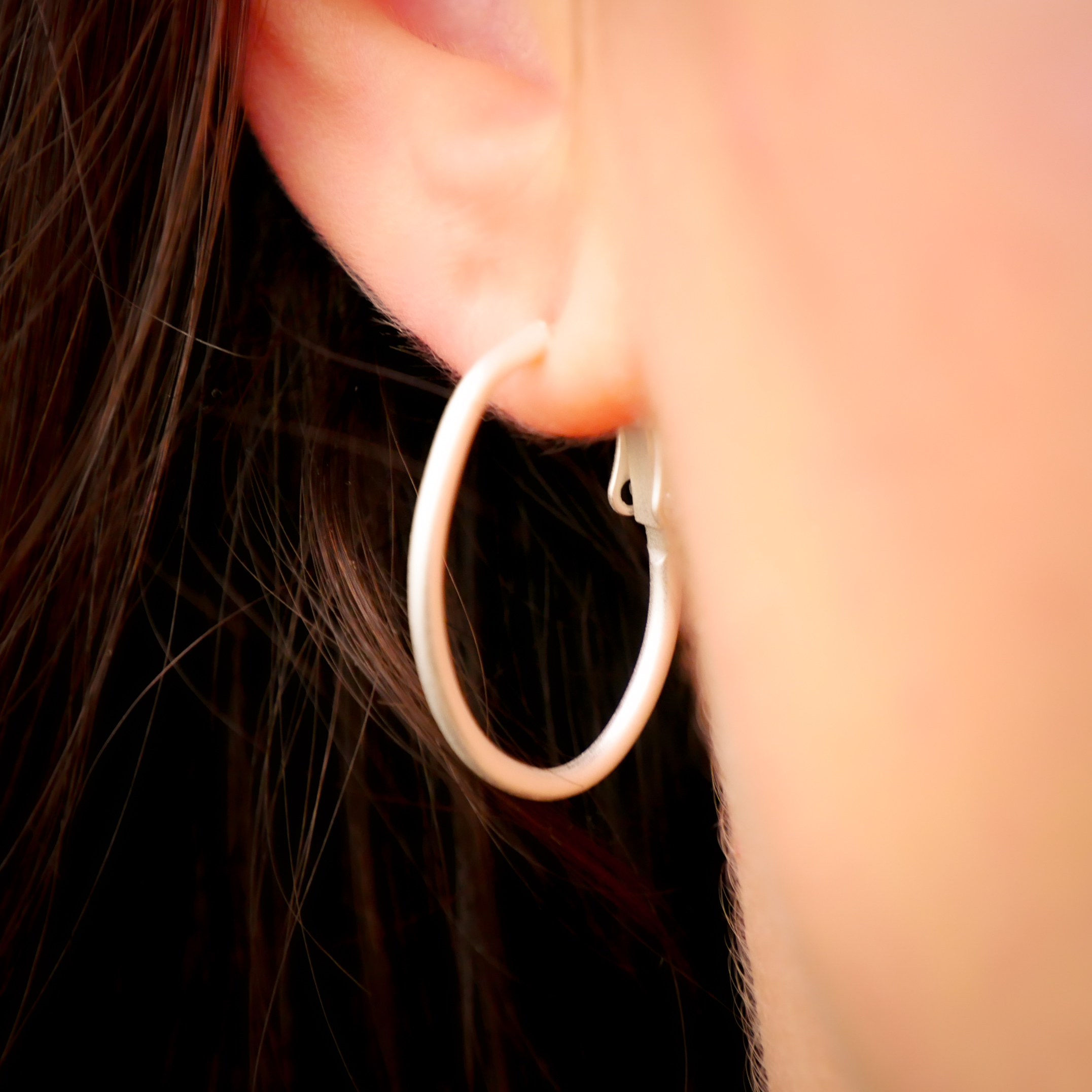 "Circle", filigrane ovale Creole versilbert ca. 23 x 18 mm 