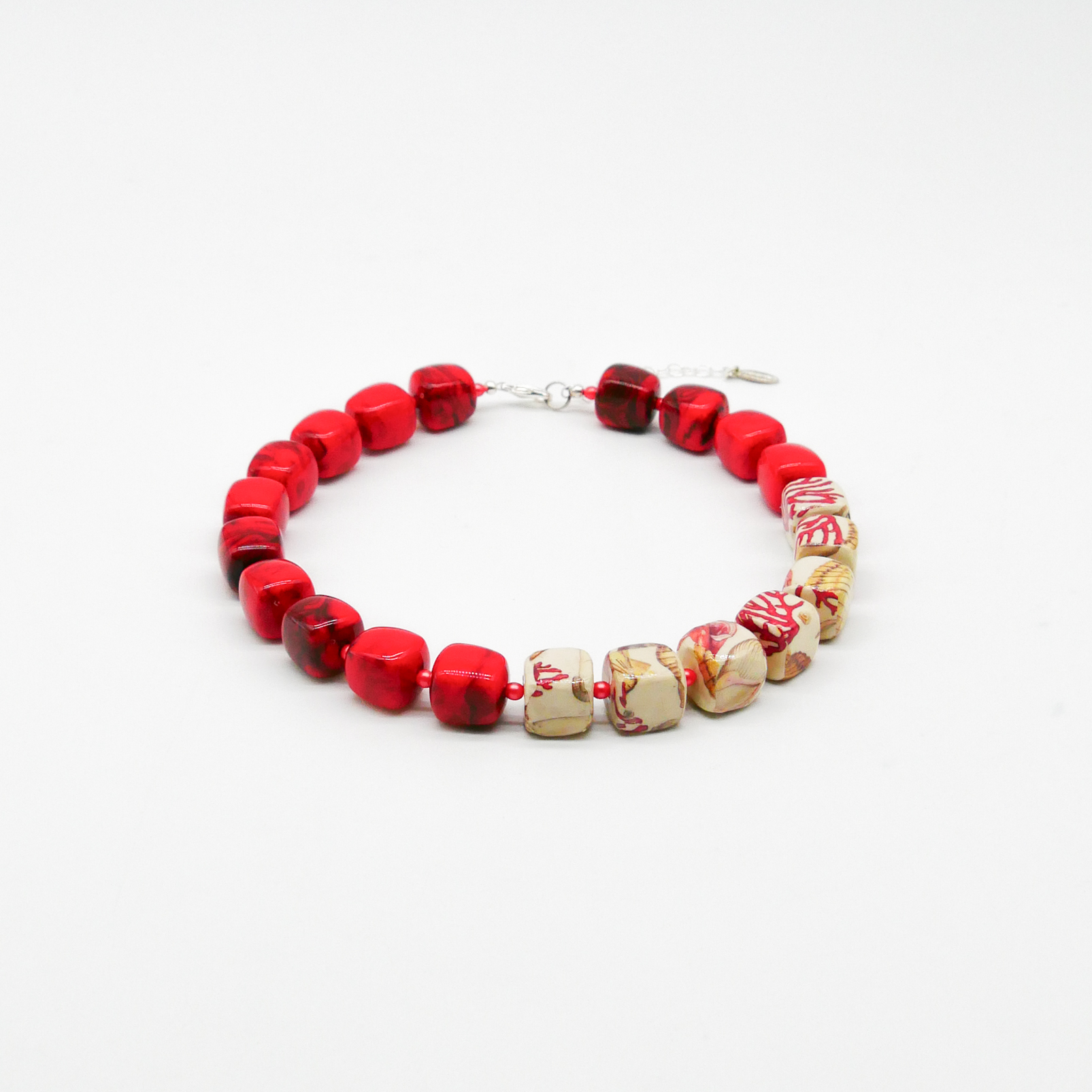 "Summer Feeling", kurze Kette "Cube" Resin- und Papercoated Perlen ca. 16 x 16 mm rot 