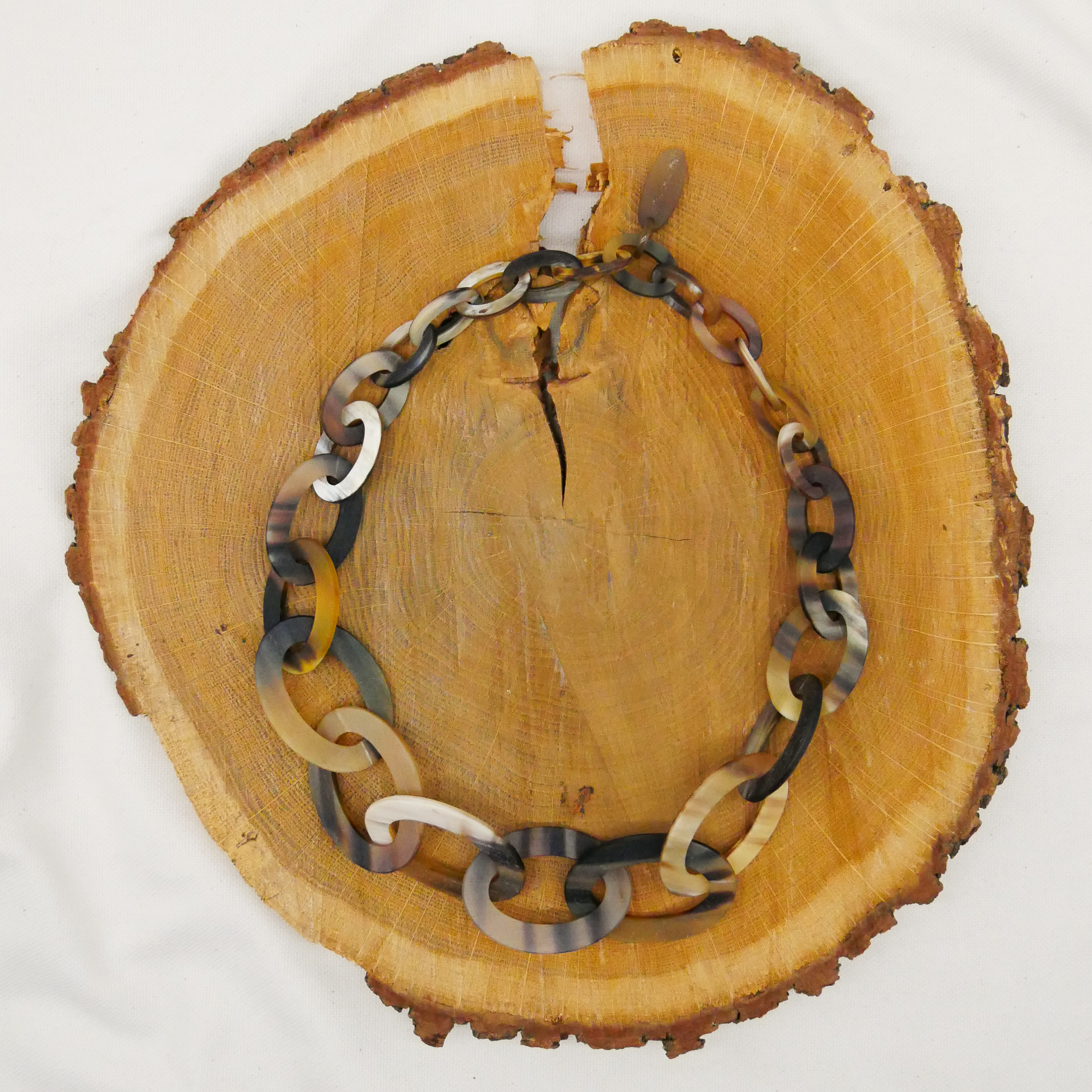  "Craft-Art", kurze Kette ca. 75 cm Ovale mit Verlauf, braunes Horn matt 