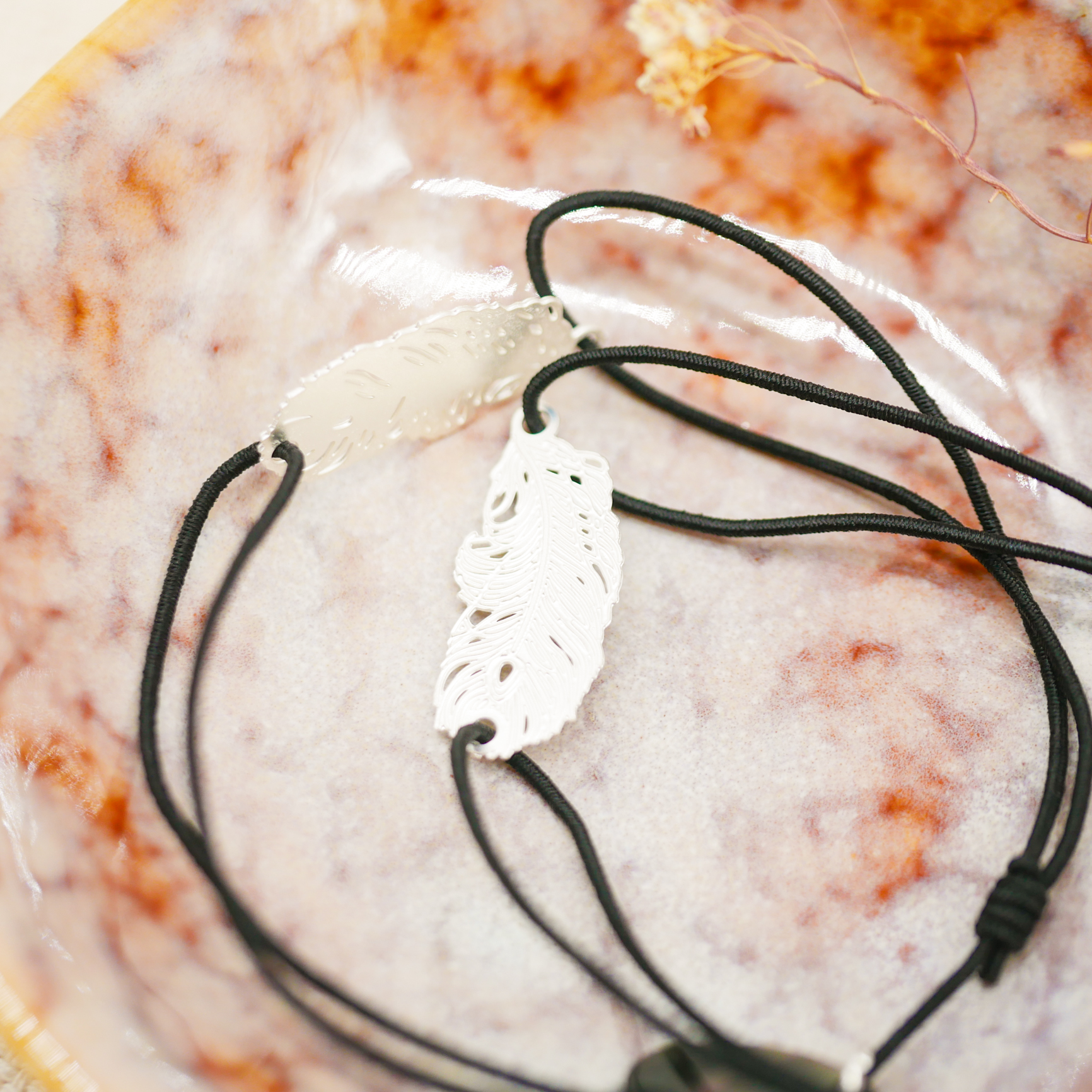 "Summer Feeling" flexible bracelet with fine pendant feather, black - Pack of 2