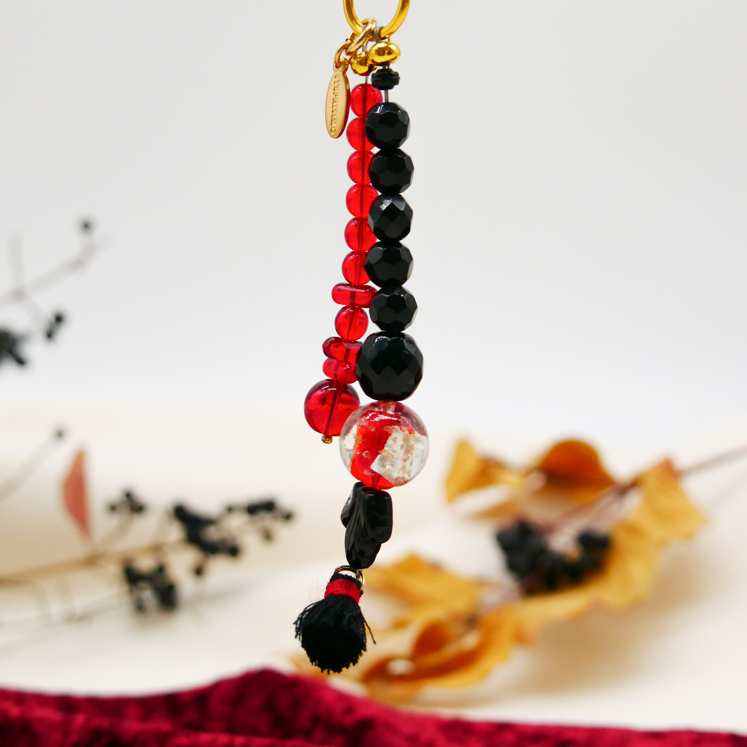 "Lucky Pendant" Anhänger, 2 Stränge Glas rot und schwarz, Designperle "Lucky Pendant" Anhänger, 2 Stränge Glas rot und schwarz, Designperle