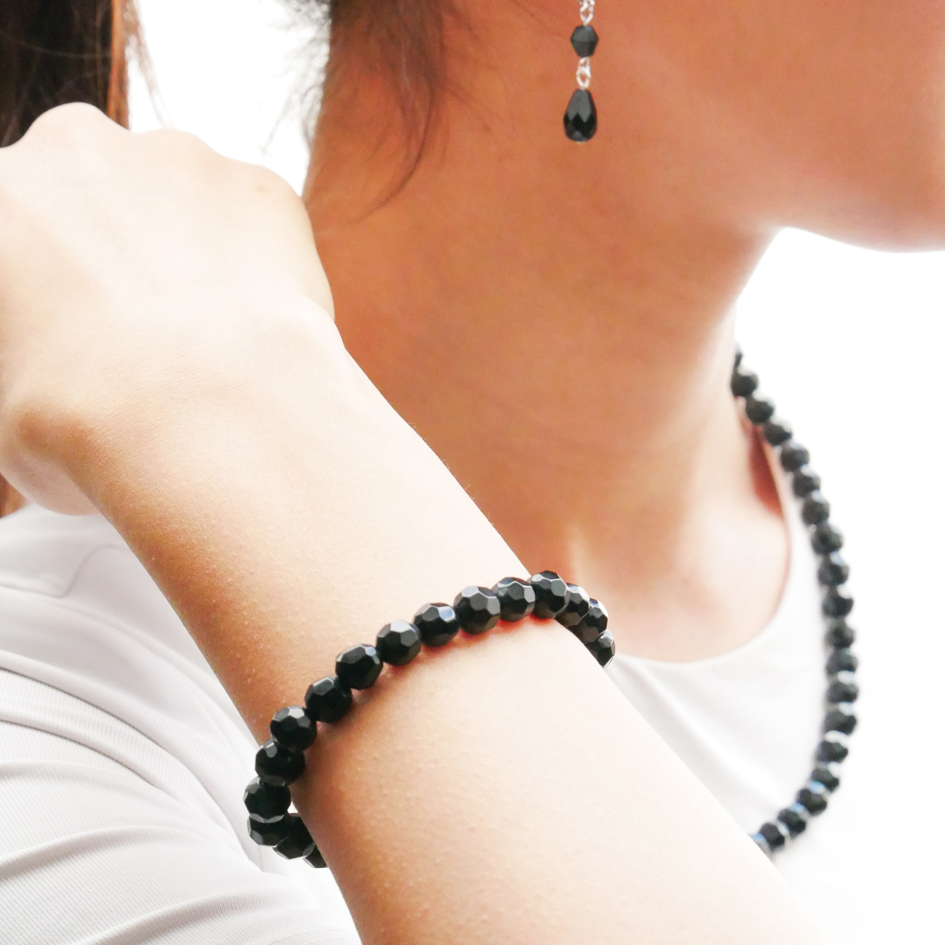  "Jet Schmuck" Armband auf Gummi schwarze facettierte Glasperlen Ø 8 mm 