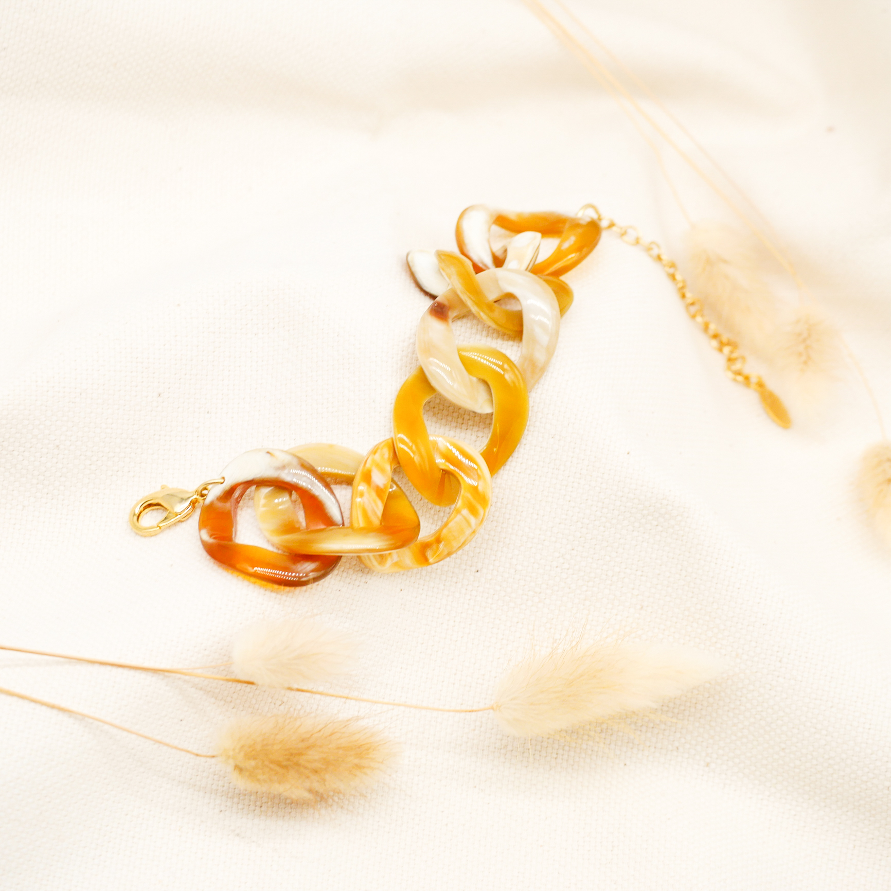 "Craft Art" -  Armband, weißes Horn, gedrehtes Oval