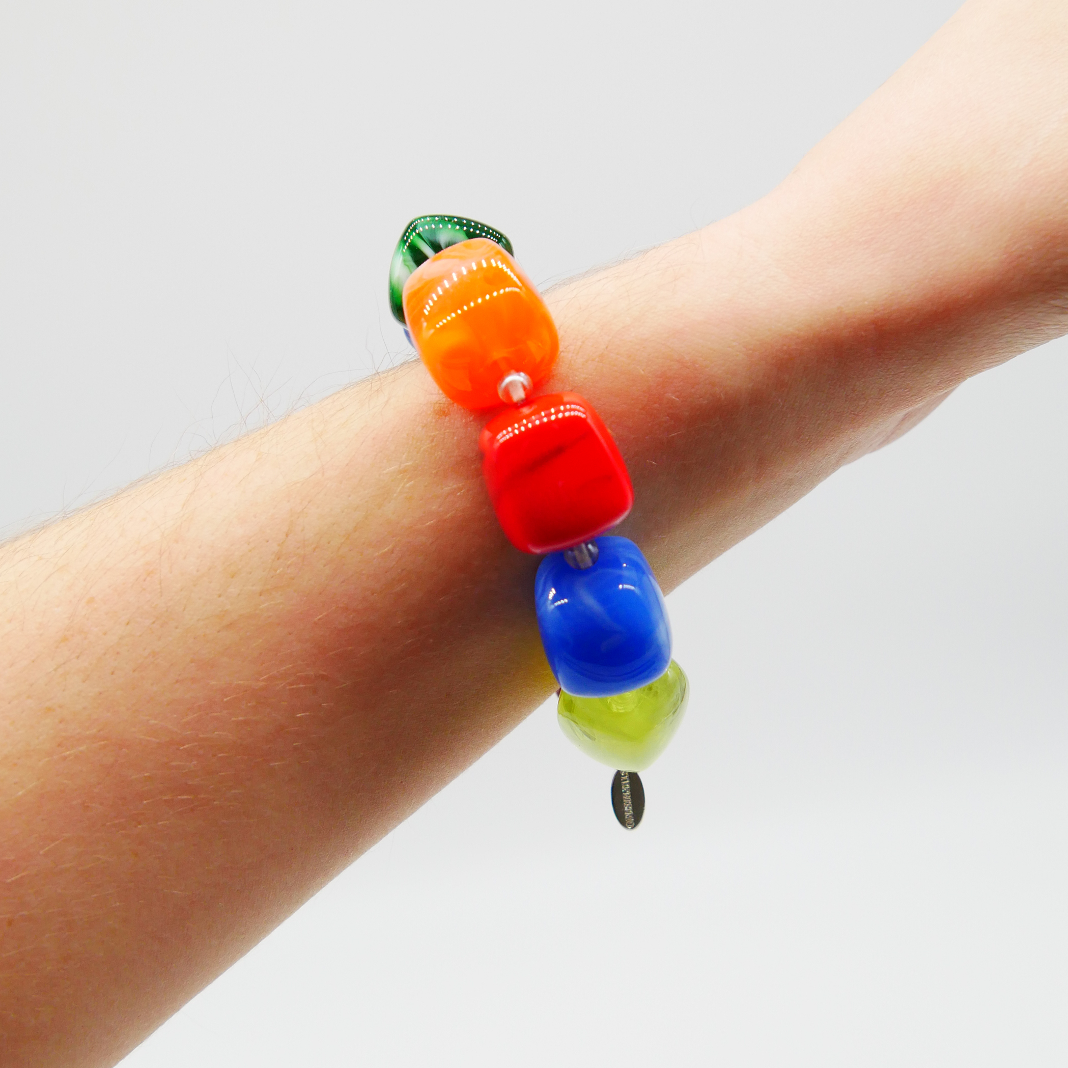 "Summer Feeling", Armband auf Gummi "Cube" ca. 16 x 16 mm Resinperlen, multicolor 