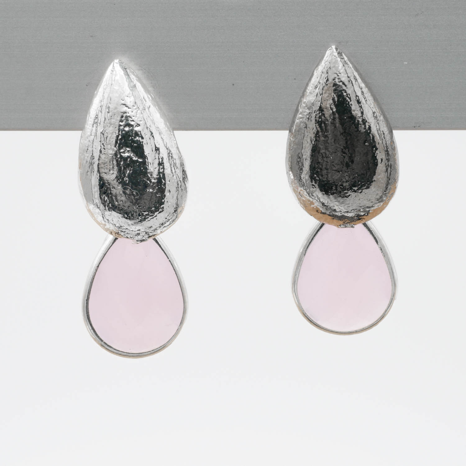 "Cut Drops" Ohrhänger "Drop" mit facettiertem Glasanhänger - rosé alabaster
