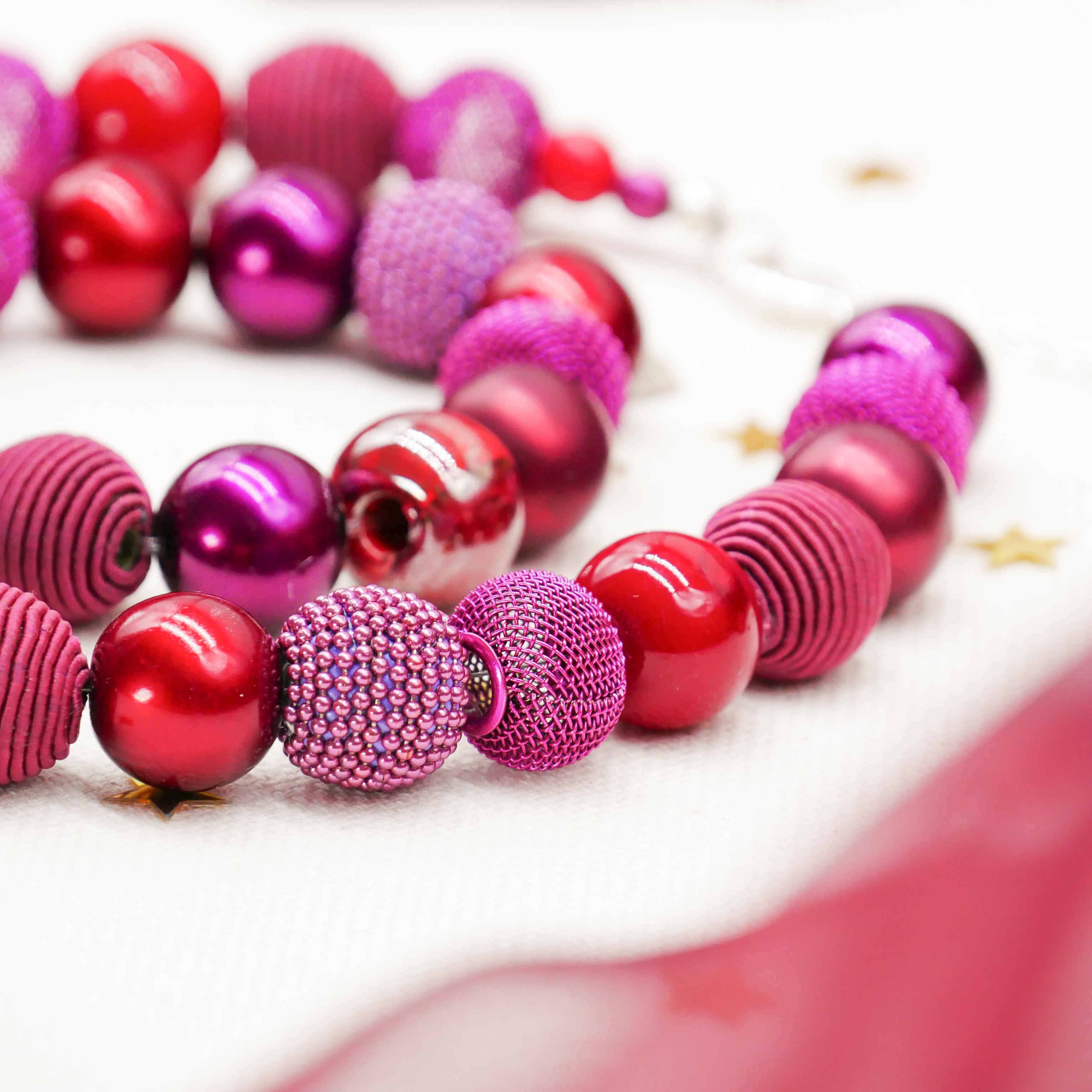  "Bollywood" Armband auf Gummi, burgunder