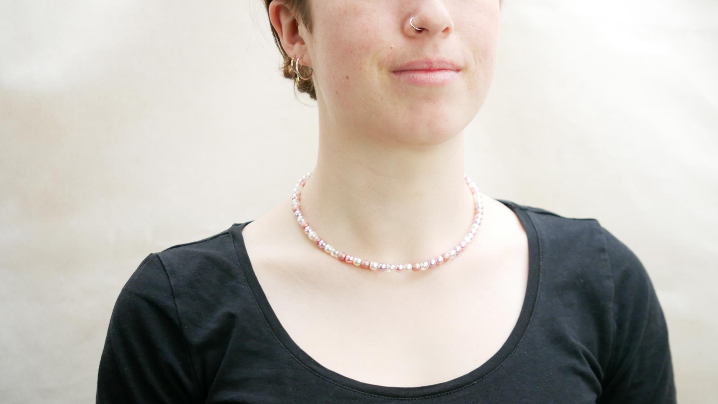 Short pearl necklace, rose