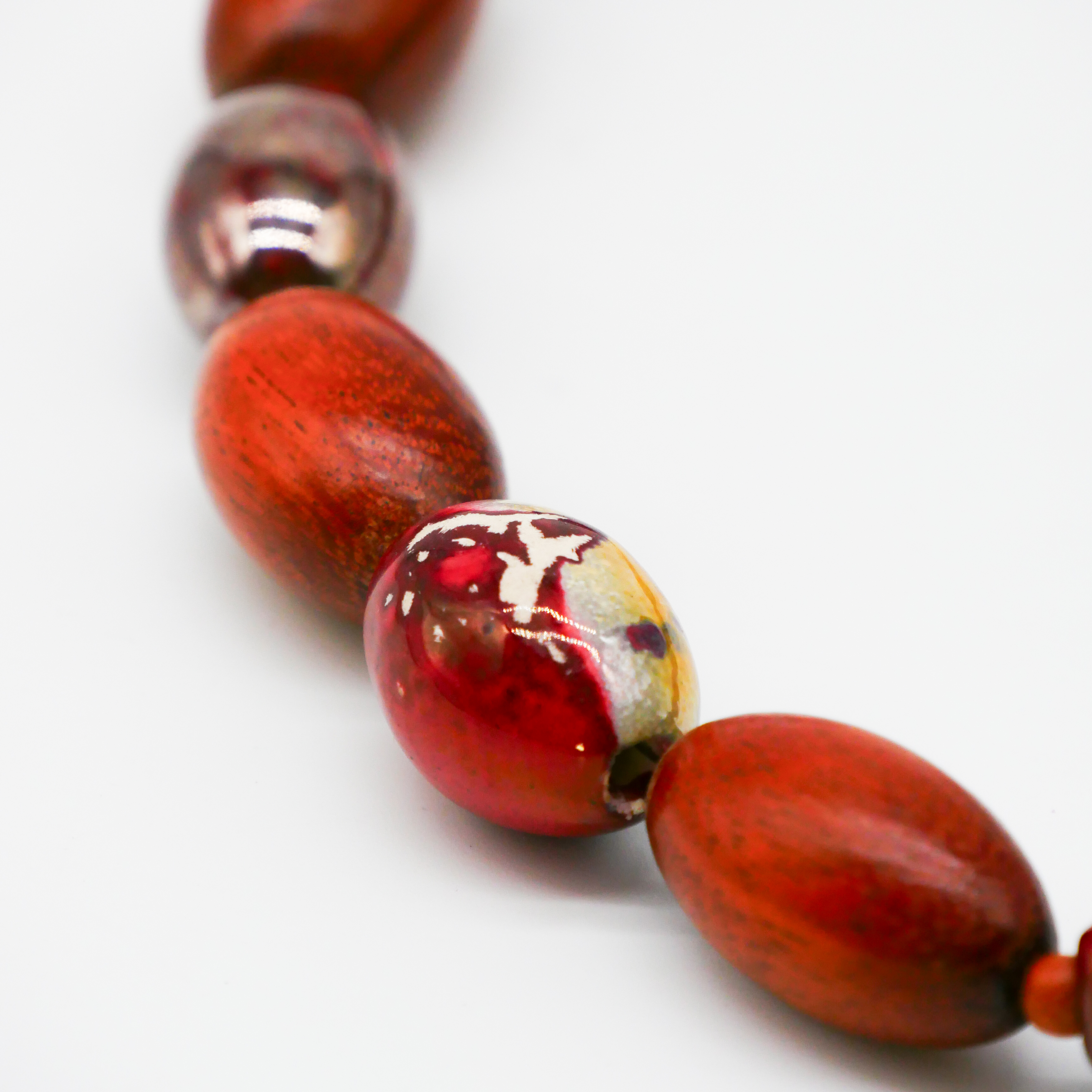 "Woodland", Kette "Olive", Bayong Holzolive und Keramik Oliven, rote Töne "Woodland", Kette "Olive", Bayong Holzolive und Keramik Oliven, rote Töne
