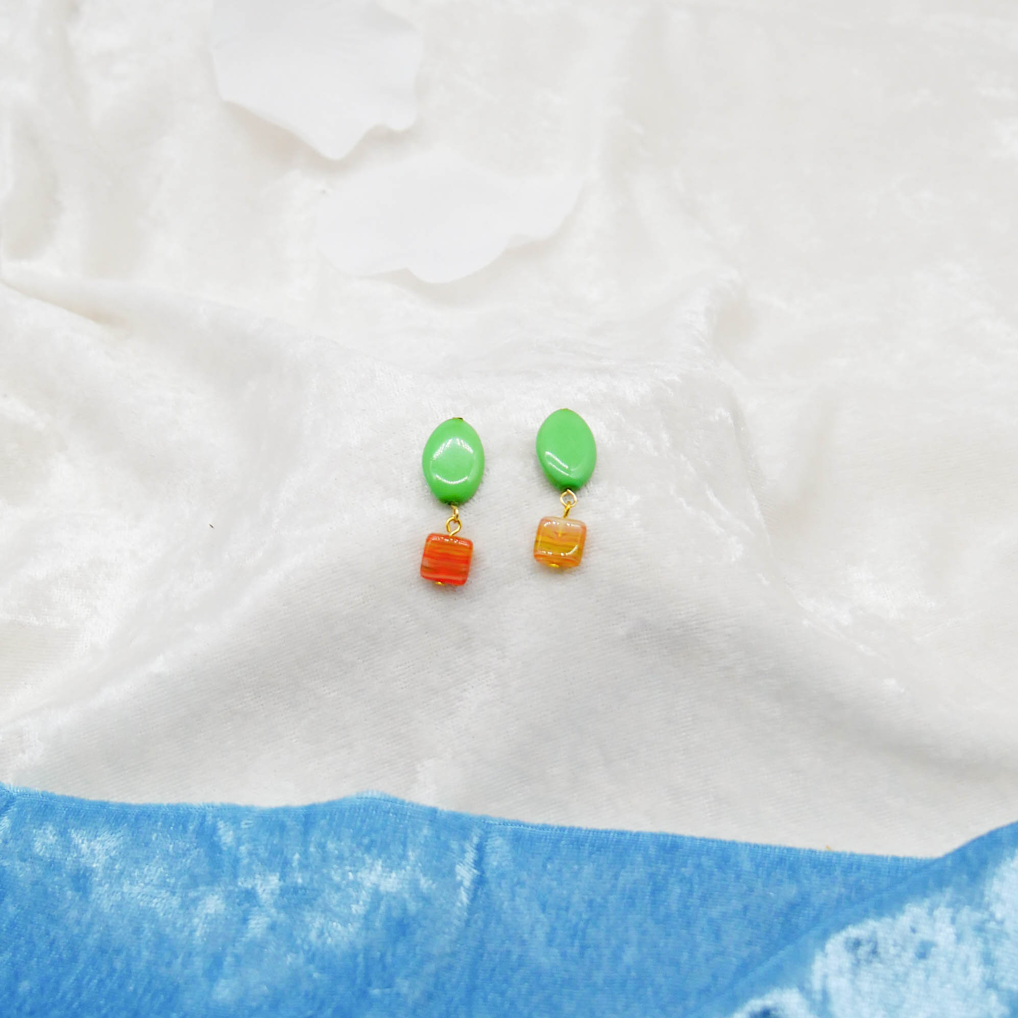 "Summer-Feeling"  Ohrring aus verschiedenen Formen, Glas- und Resin Perlen, multicolor