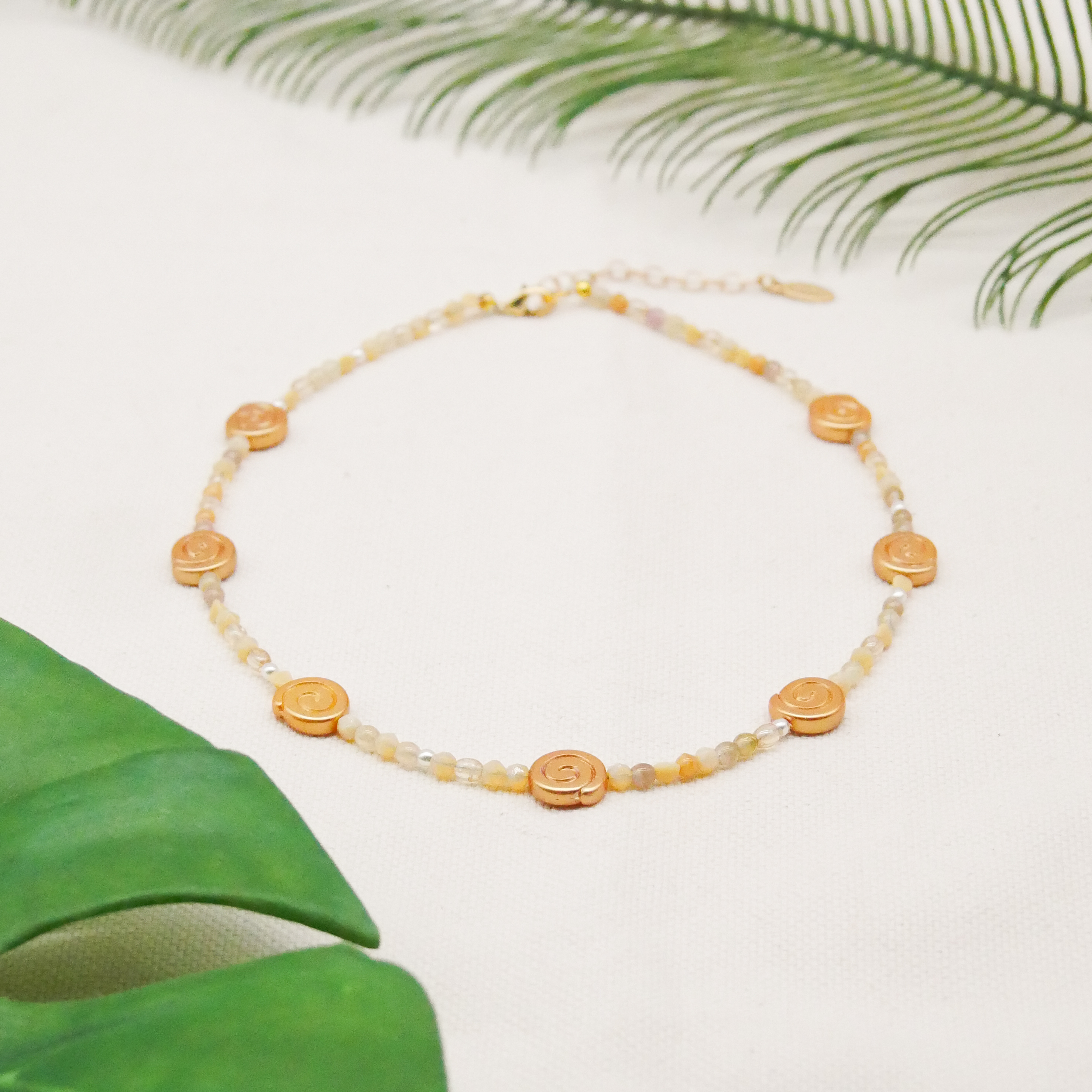 "Shell" kurze Kette, kleine Glasperlen Glasschnecken, sand 