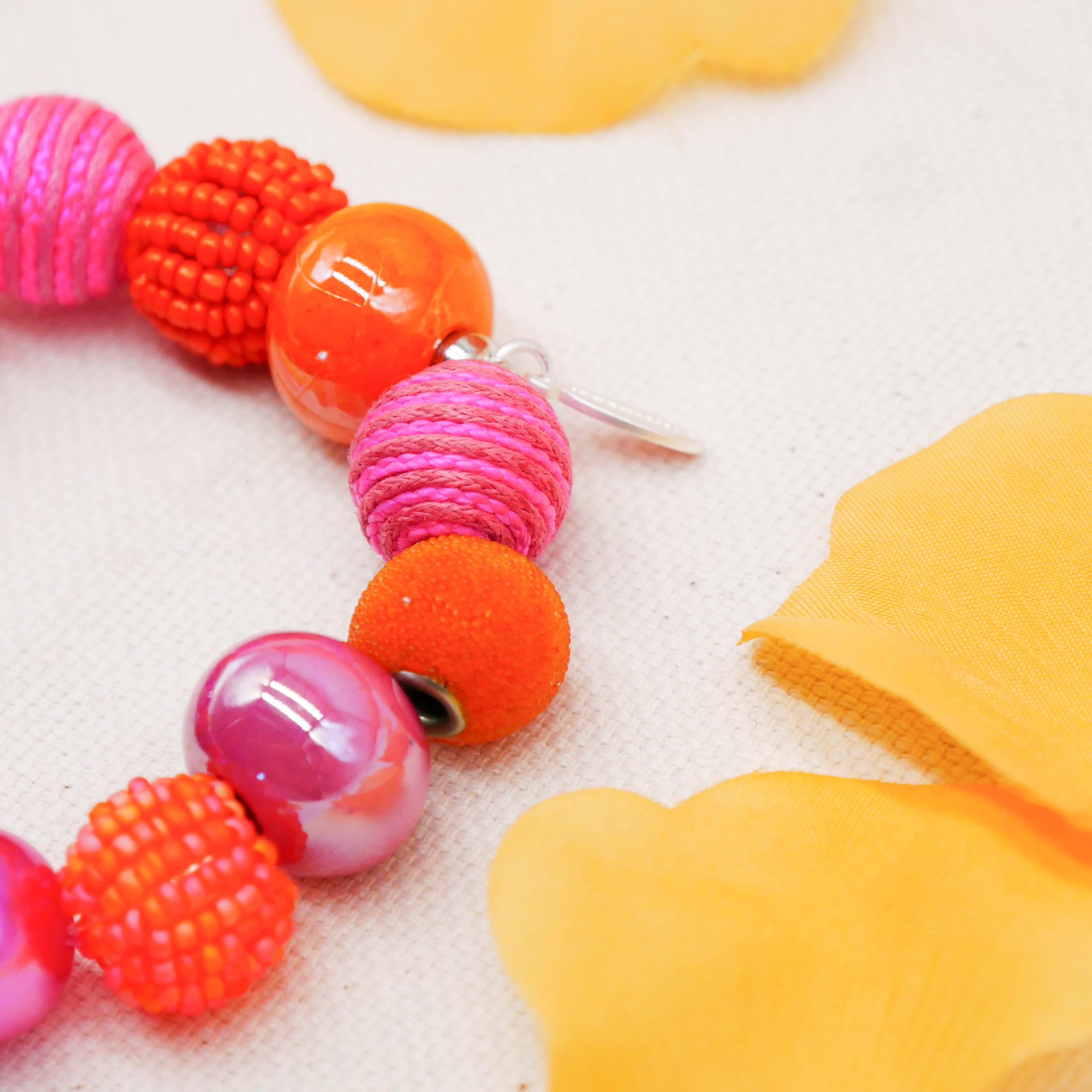  "Bollywood" Armband auf Gummi, pink-orange