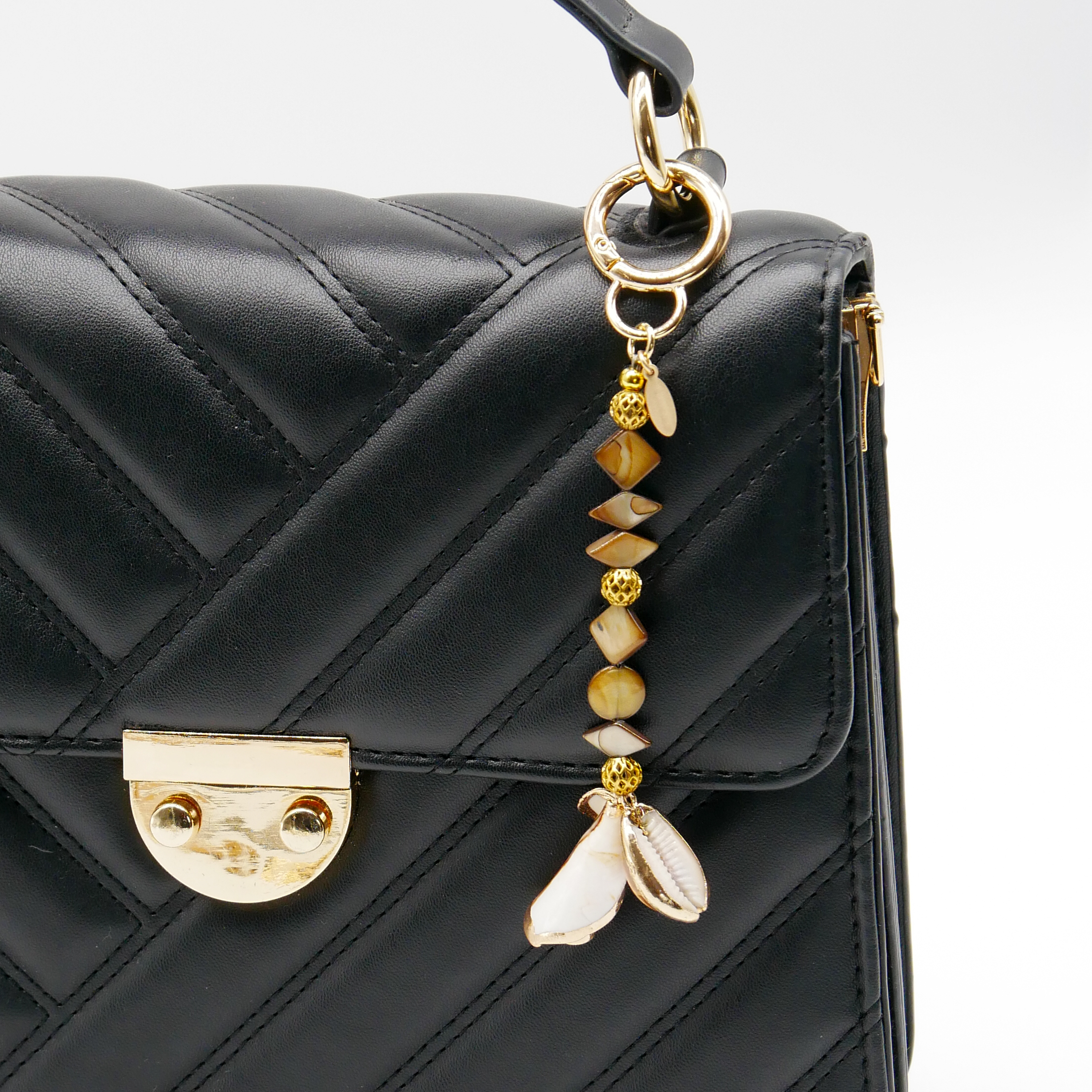 "Lucky Pendant" Anhänger, 1 Strang braun Muschelperlen und zwei Schneckenanhänger 