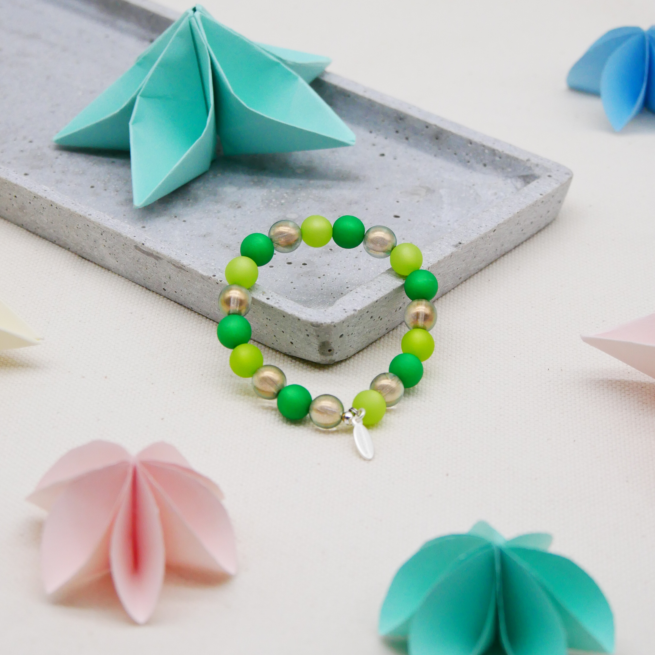  Color Explosion, Armband auf Gummi Ø 8 mm, Glas- und Polaris Perlen, Uranus grün