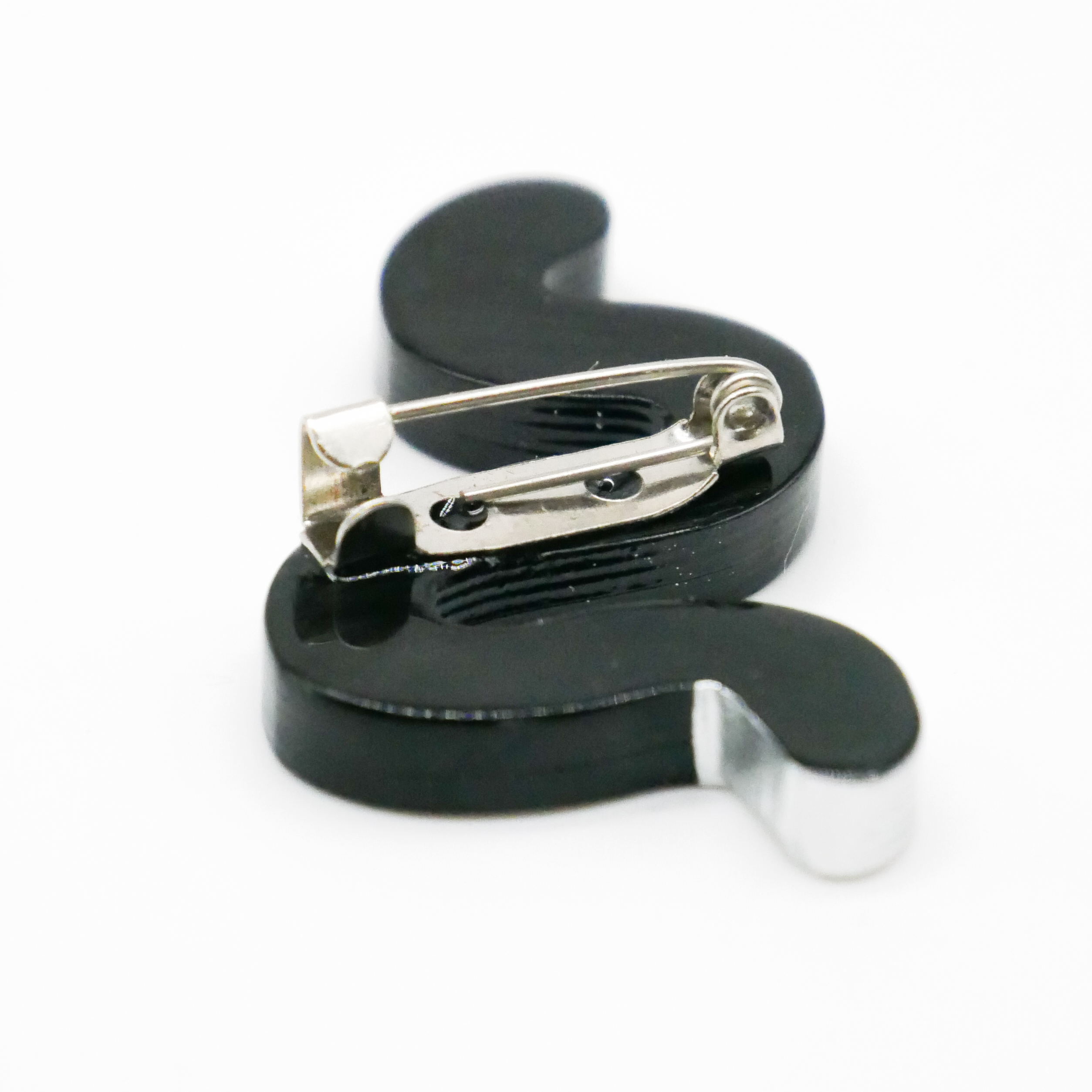  "Craft-Art", Brosche "Snake", schwarzes Horn, Lack silber 
