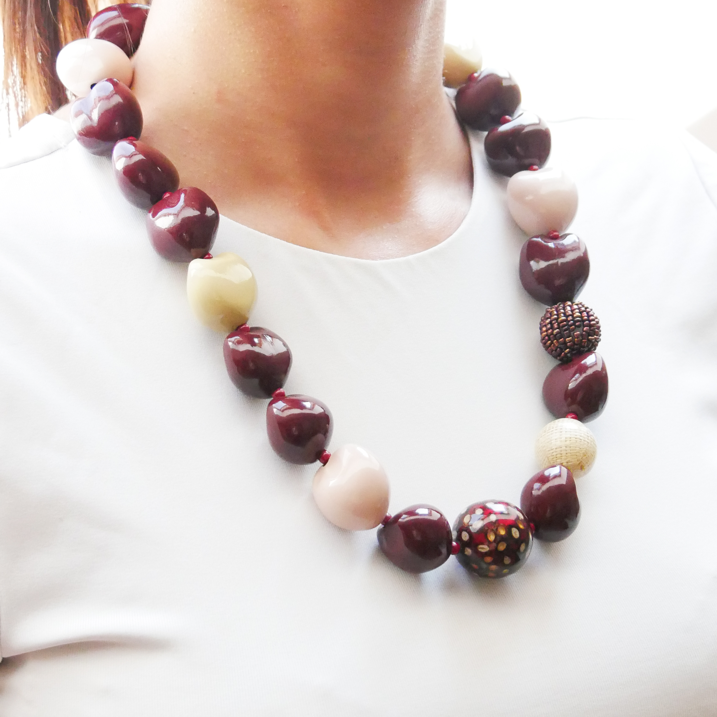  "Summer Feeling" Kette ca. 60 cm, Lumba Samen, Glasperlen, Resin Perle, wein 