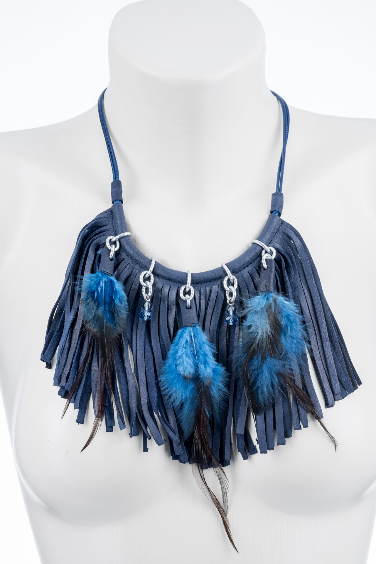 "Boho" kurze Kette mit Federn und Lederfransen - blue