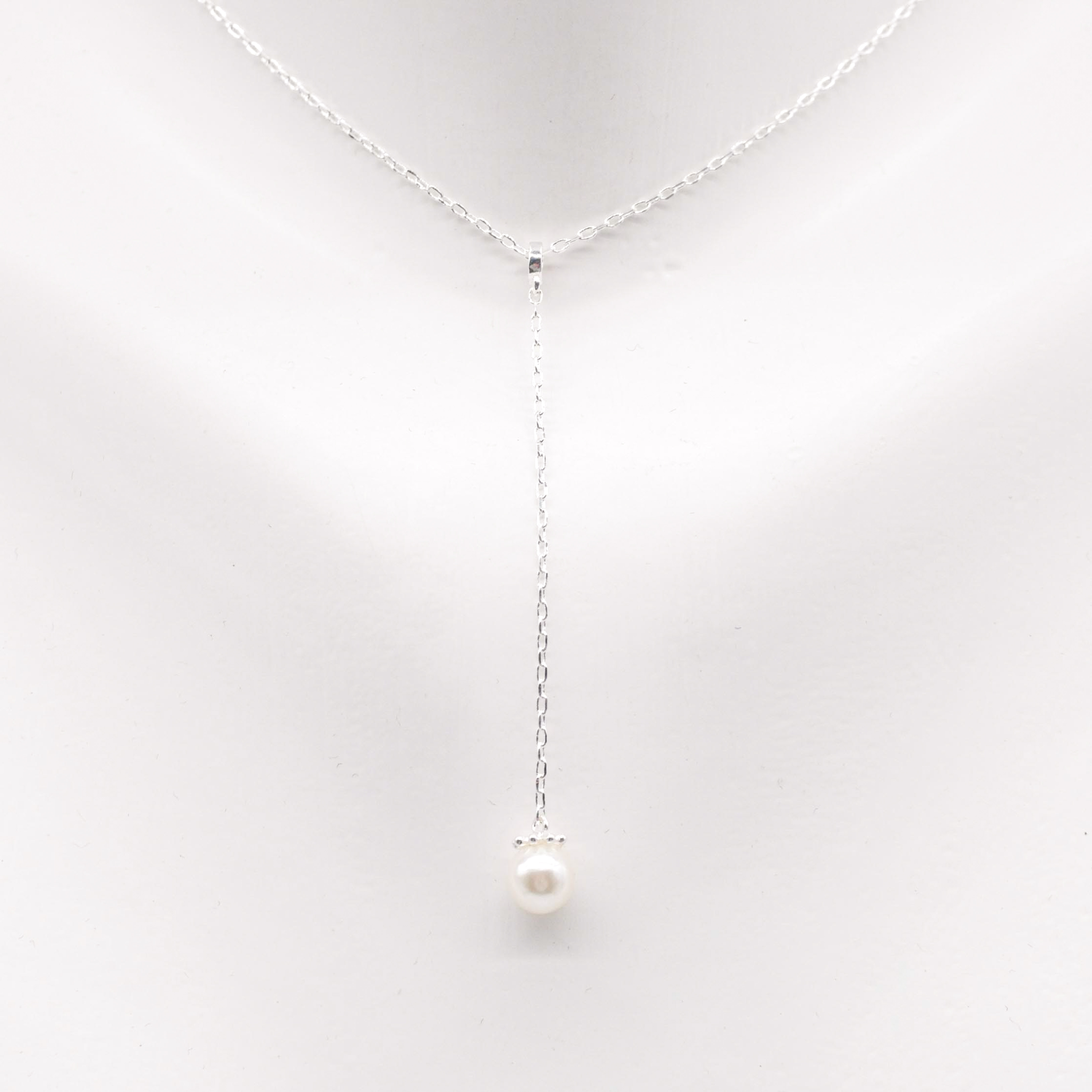 "Fine Filigré" feine kurze Y-Kette mit weißer Perle, versilbert