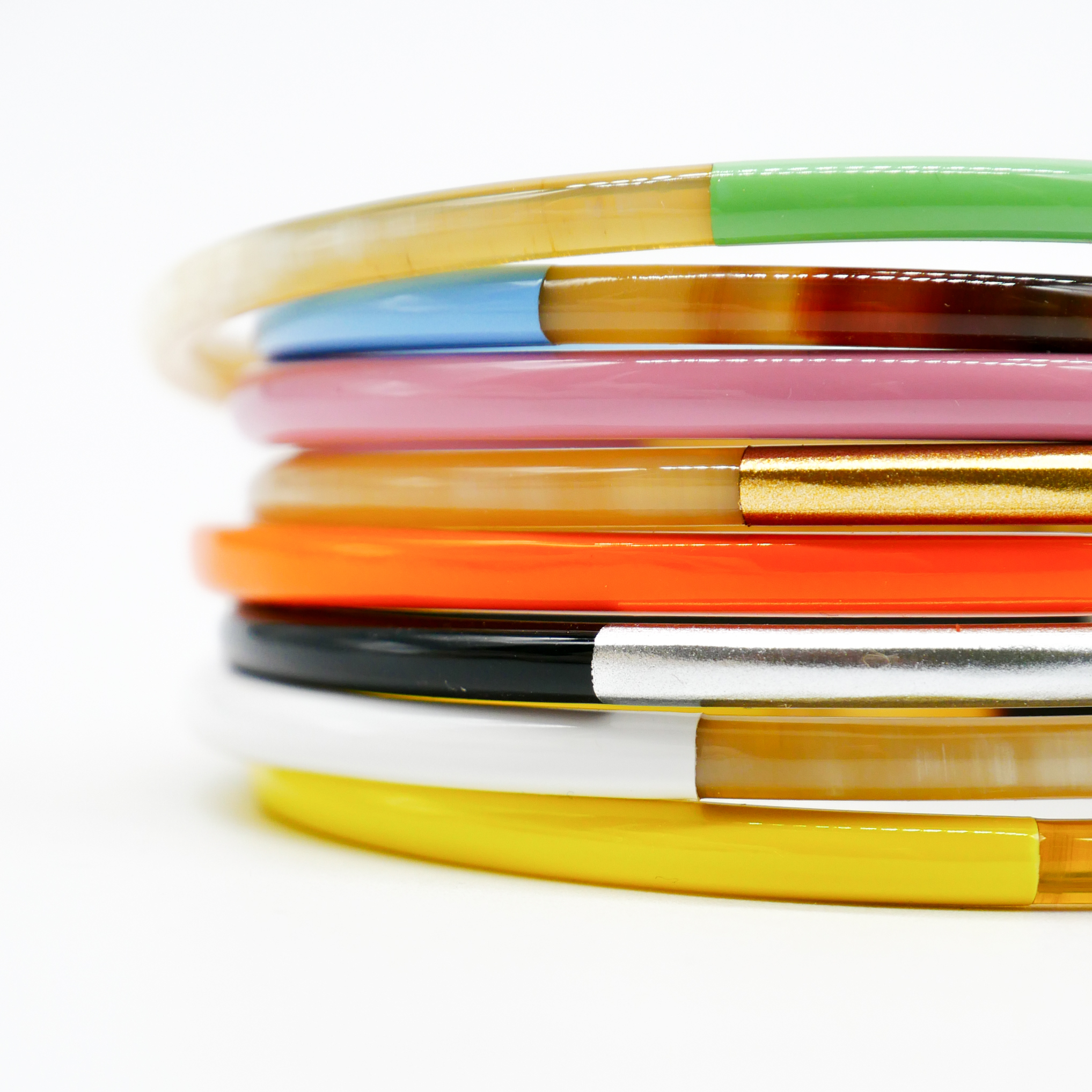  "Craft Art" zarter Armreif, weißes Horn, Lack weiß