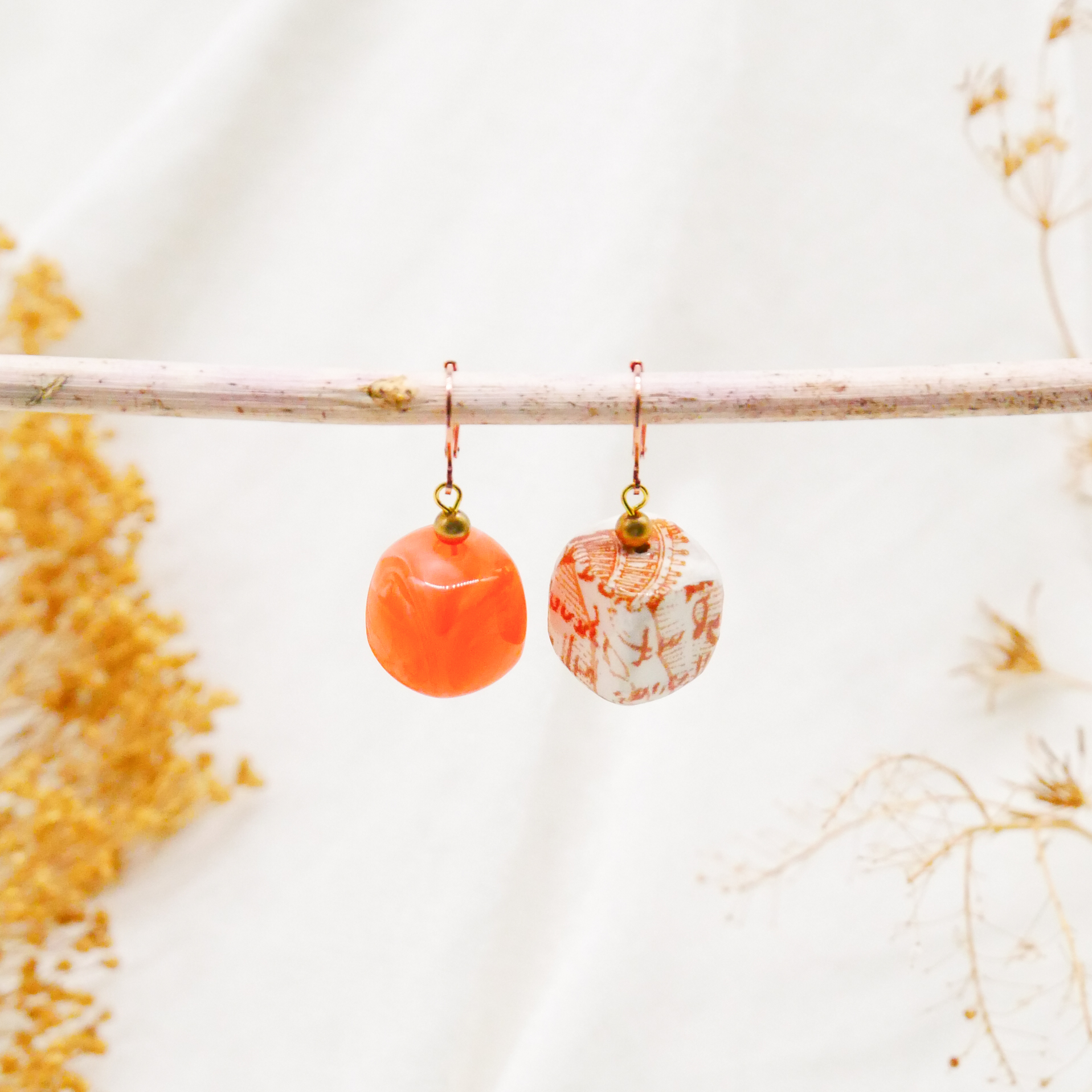 "Summer-Feeling" Ohrring "Cube" Resin- und Papercoated Perlen, orange