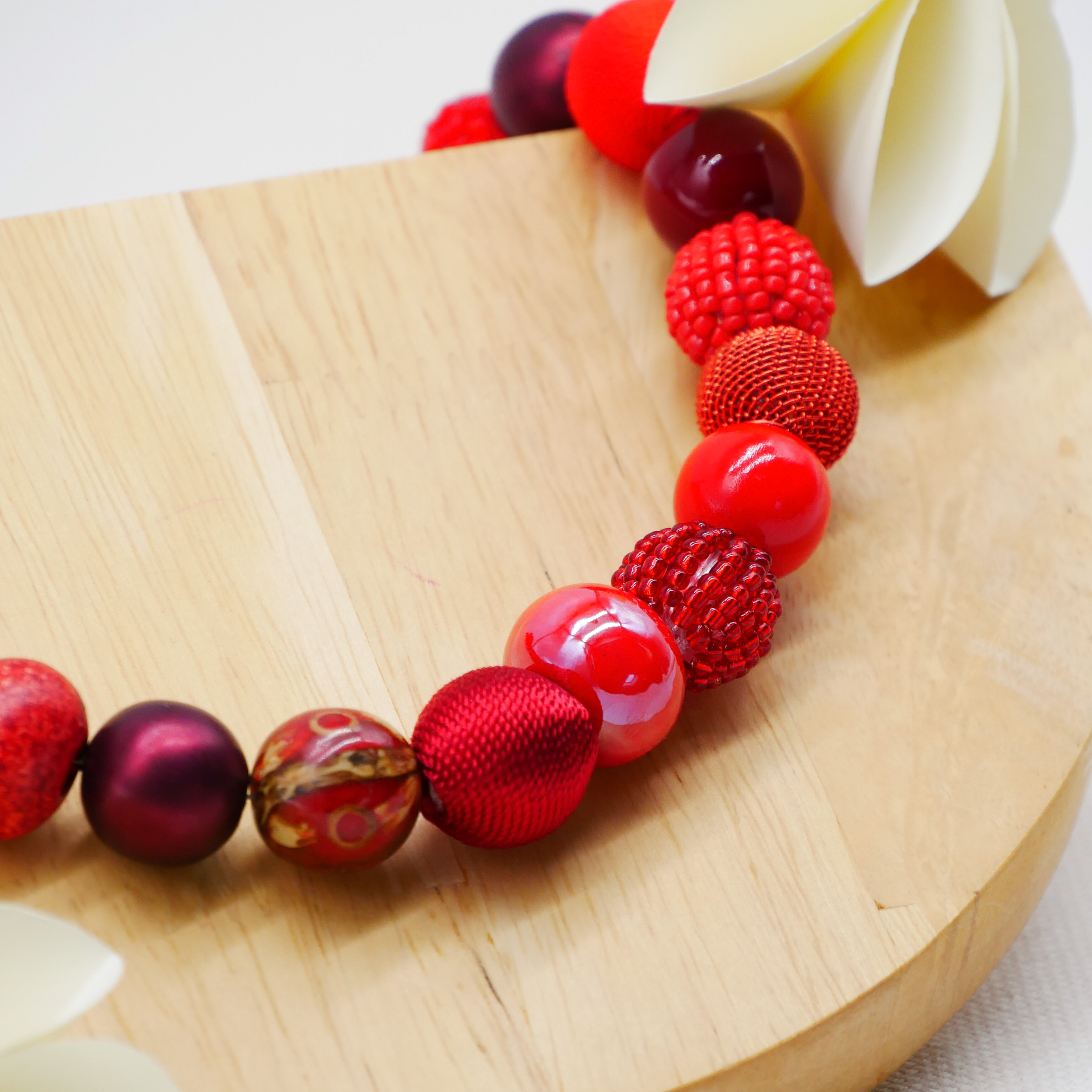 "New Bowls" necklace, bordeaux