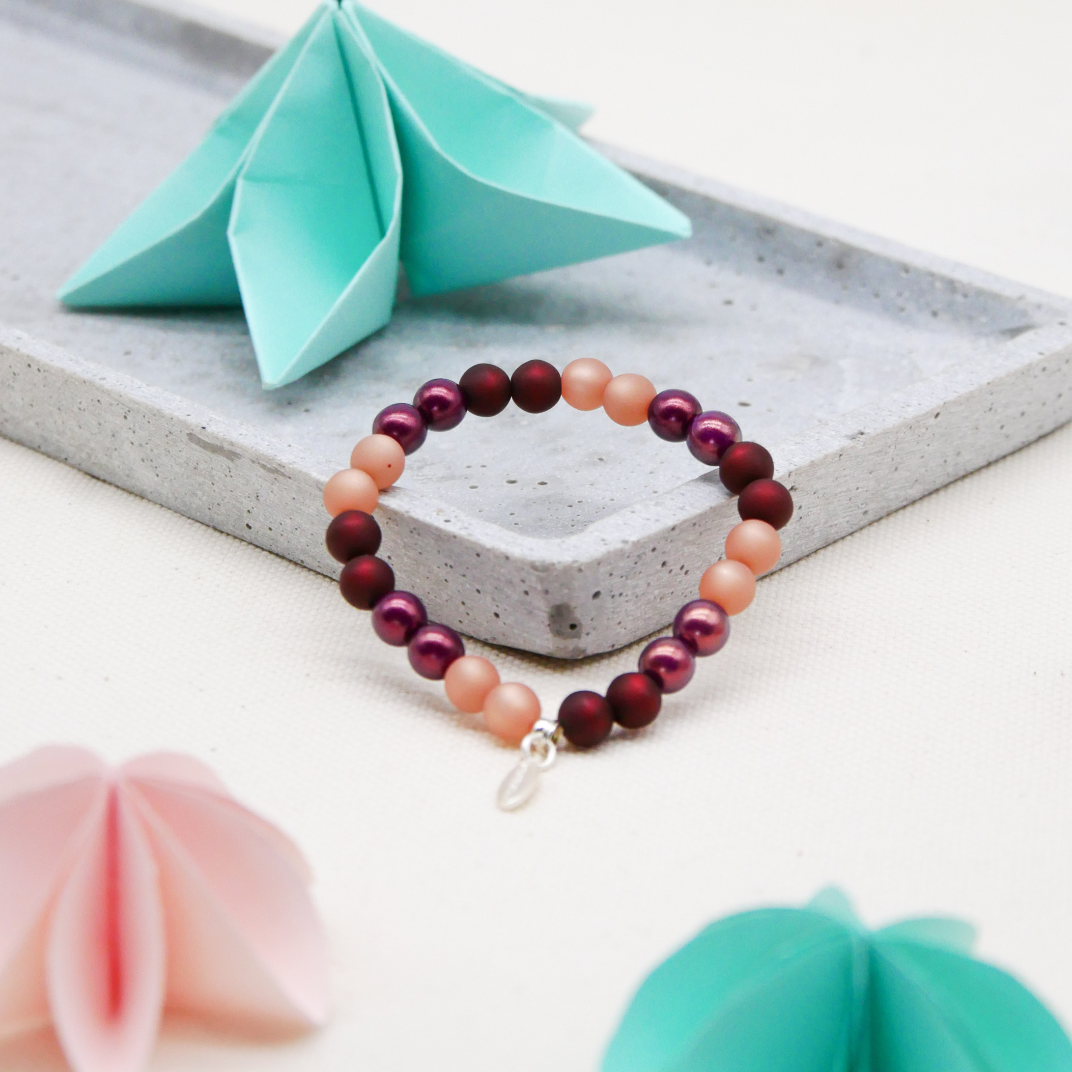  Color Explosion, Armband auf Gummi Ø 8 mm, Glas- und Polaris Perlen, Pluto braun