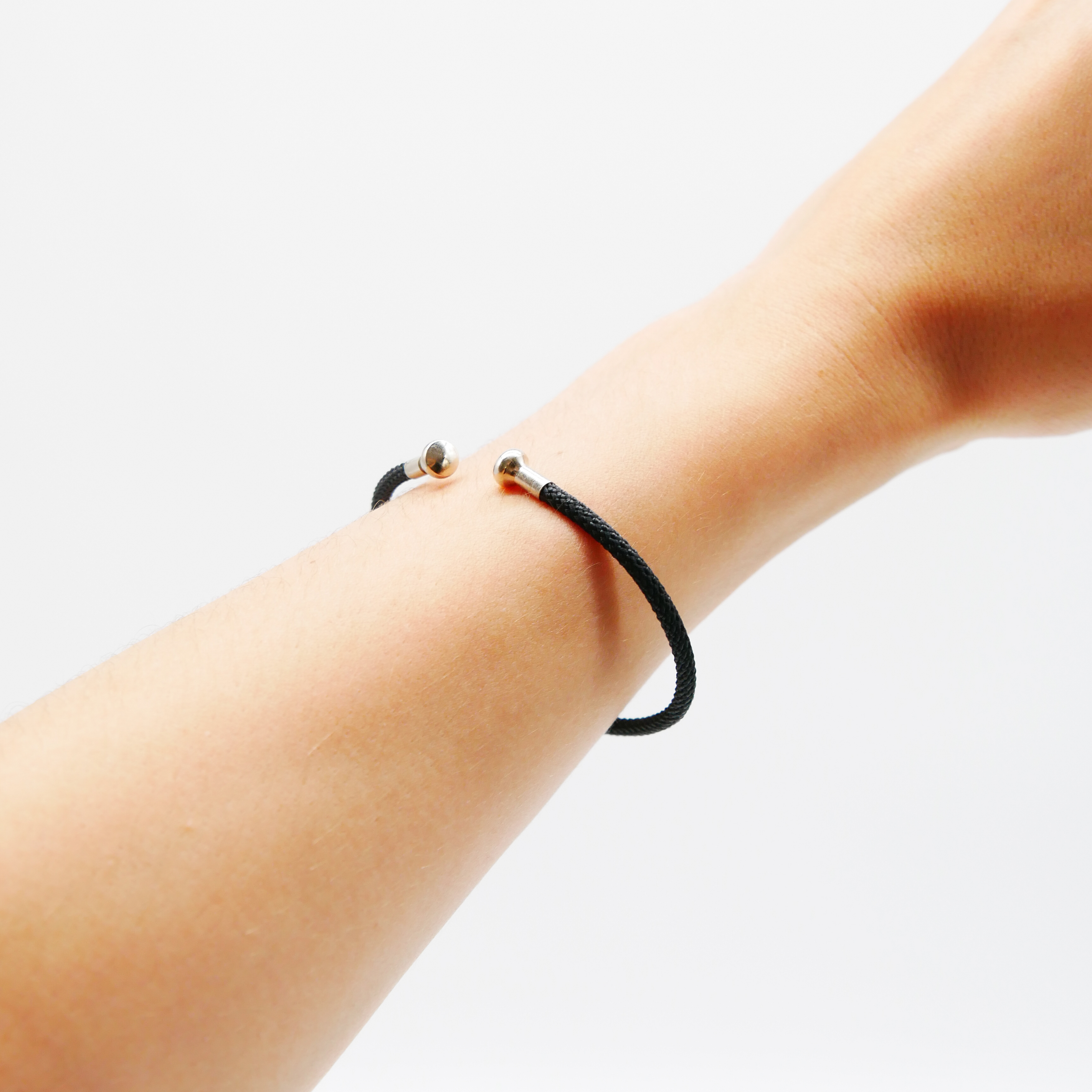 "Summer Feeling", schwarzes Armband mit abschraubbarer Endkappe silber "Summer Feeling", schwarzes Armband mit abschraubbarer Endkappe silber