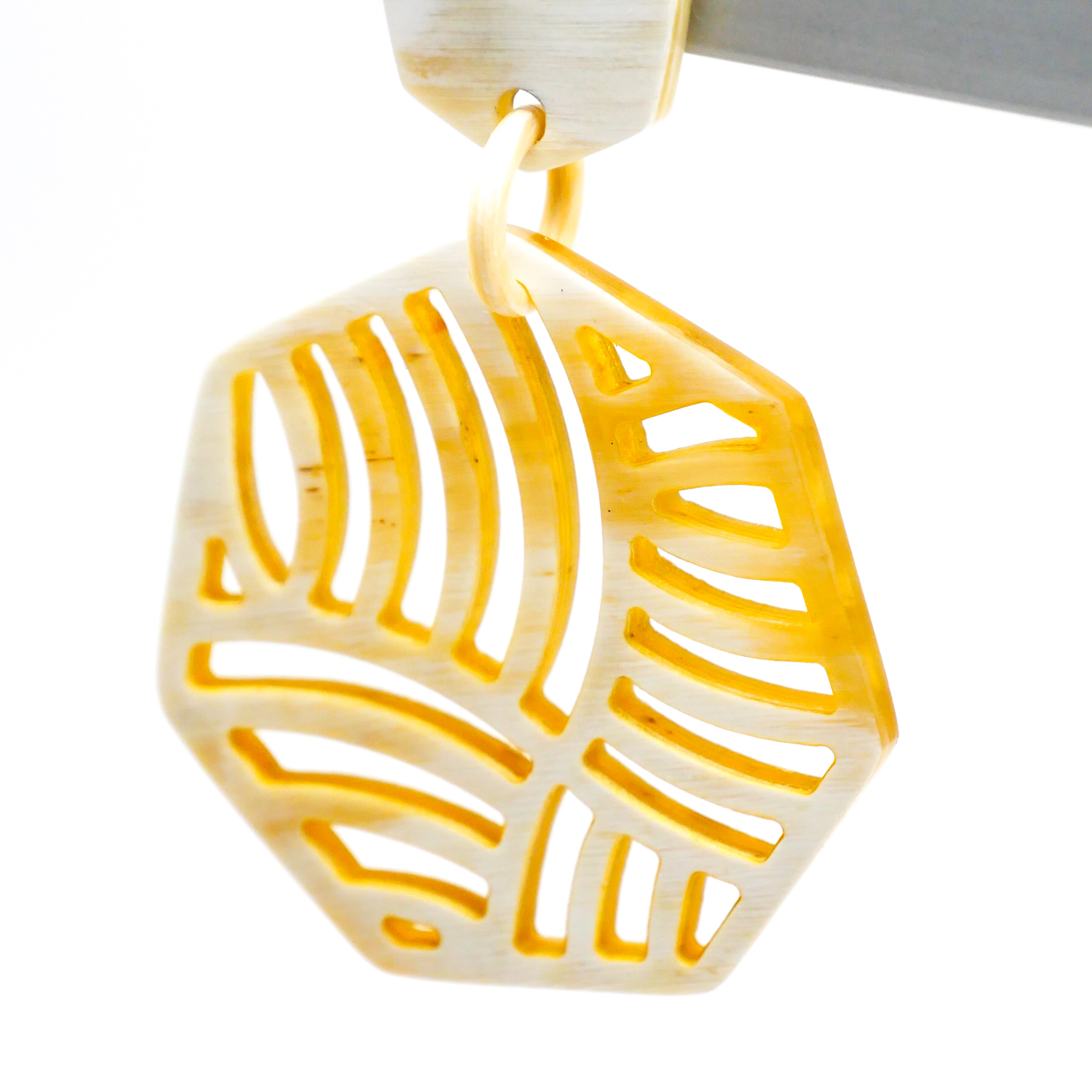  "Craft Art" Ohrring "Polygon" weißes Horn