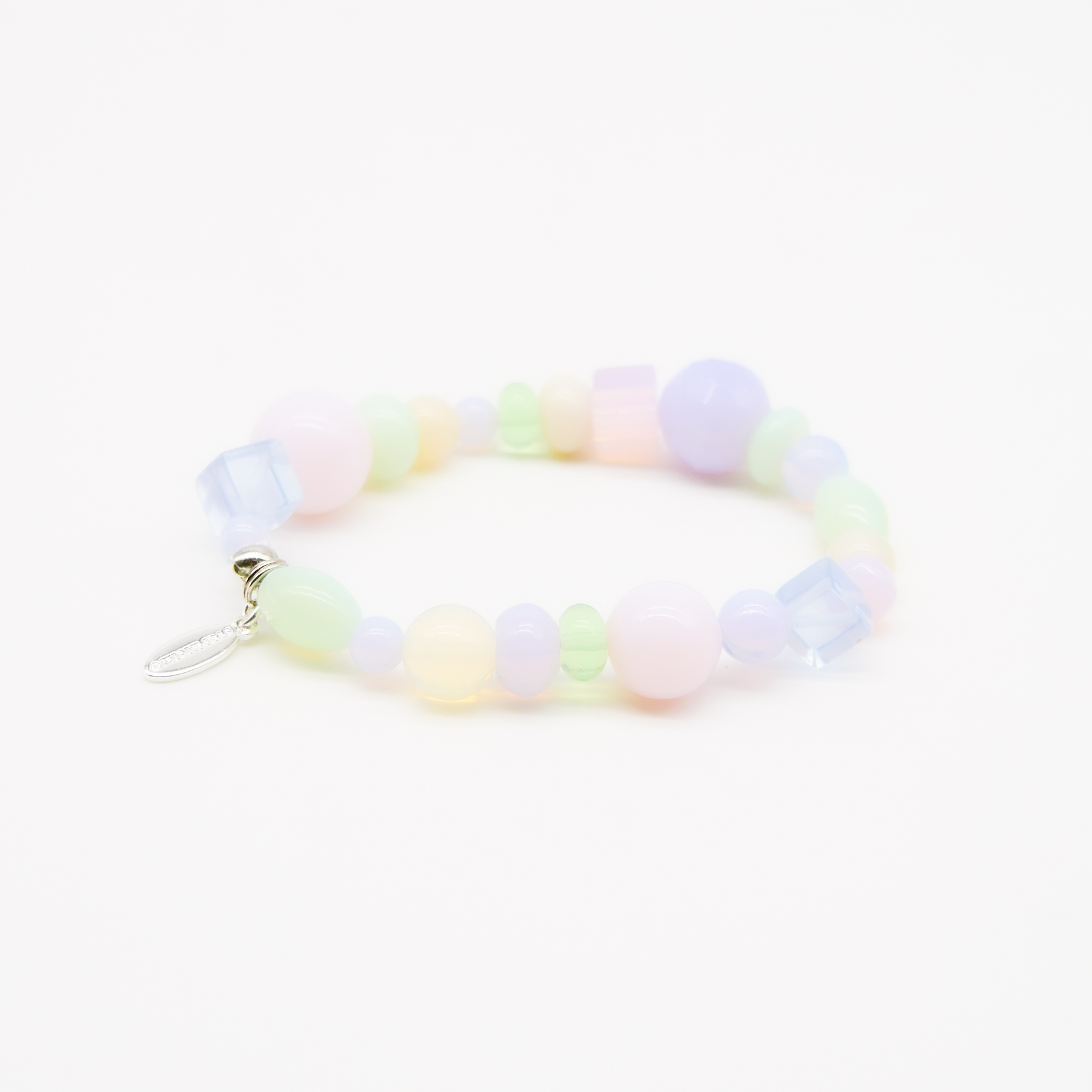 "Summer Feeling", Armband aus verschiedenen Formen, Glas- und Resin Perlen, opal-pas