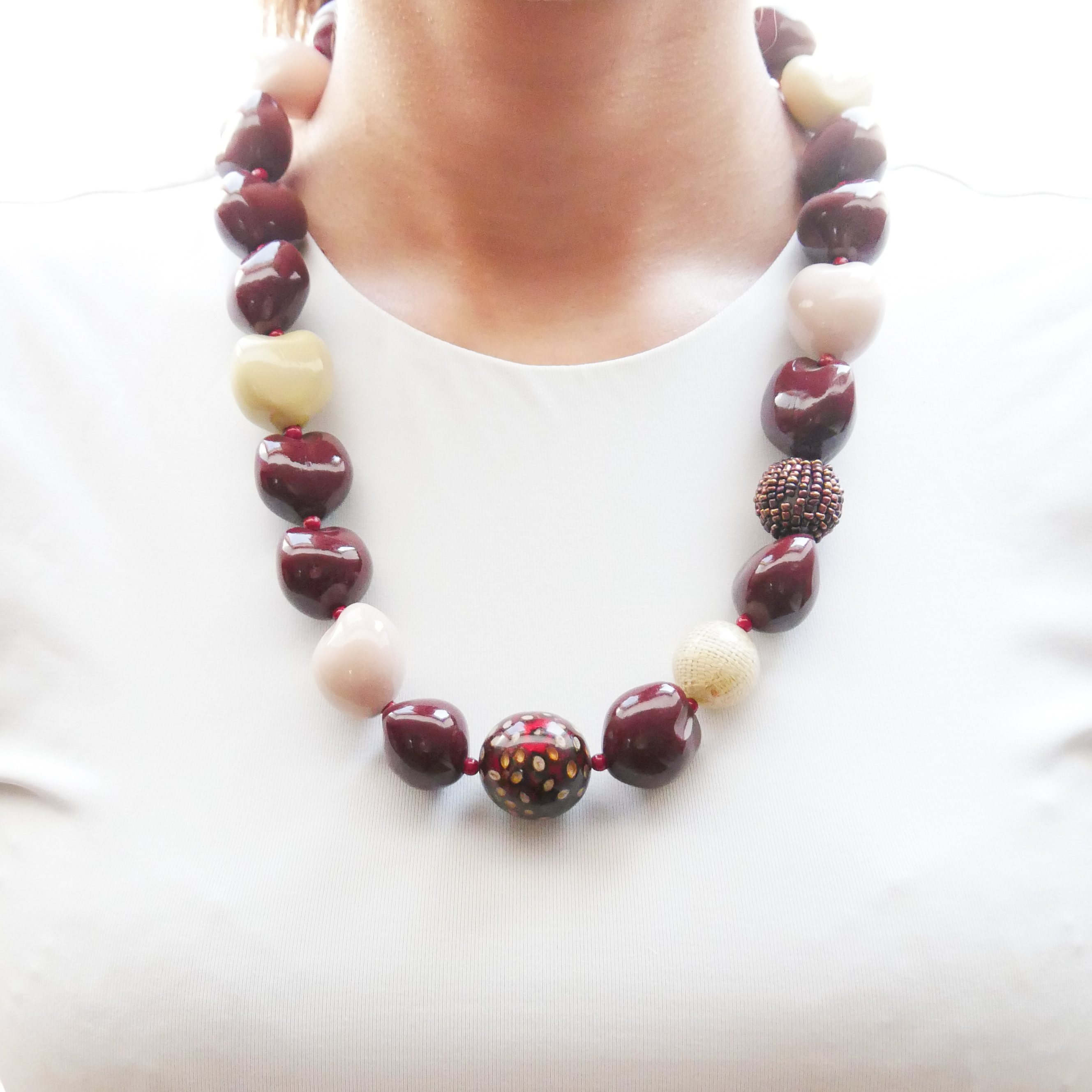  "Summer Feeling" Kette ca. 60 cm, Lumba Samen, Glasperlen, Resin Perle, wein 