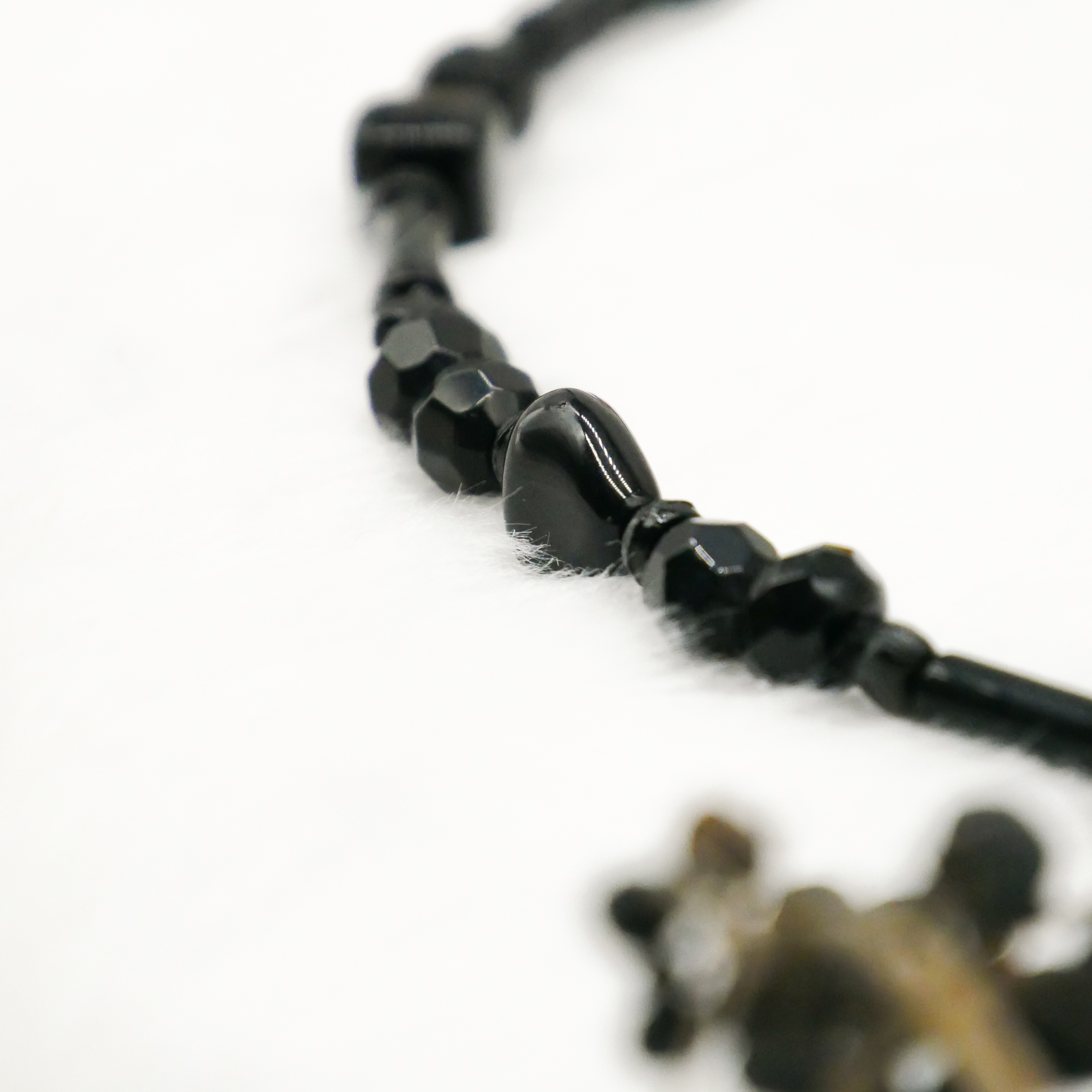  "Jet Schmuck" Kette ca. 48 cm schwarze Glasperlen, verschiedene Formen