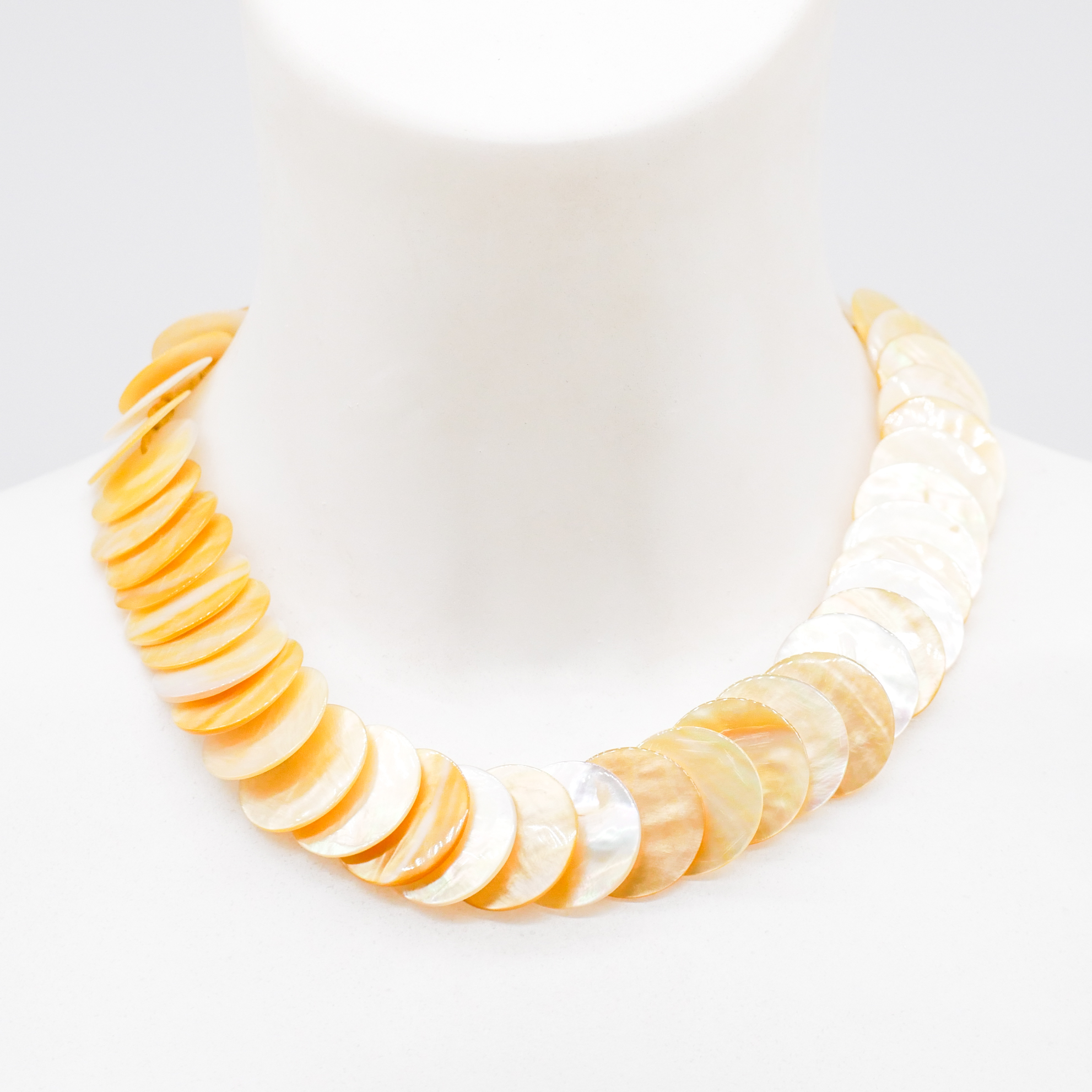 "Shell" Collier aus runden Muschelscheiben, Perlmuschel