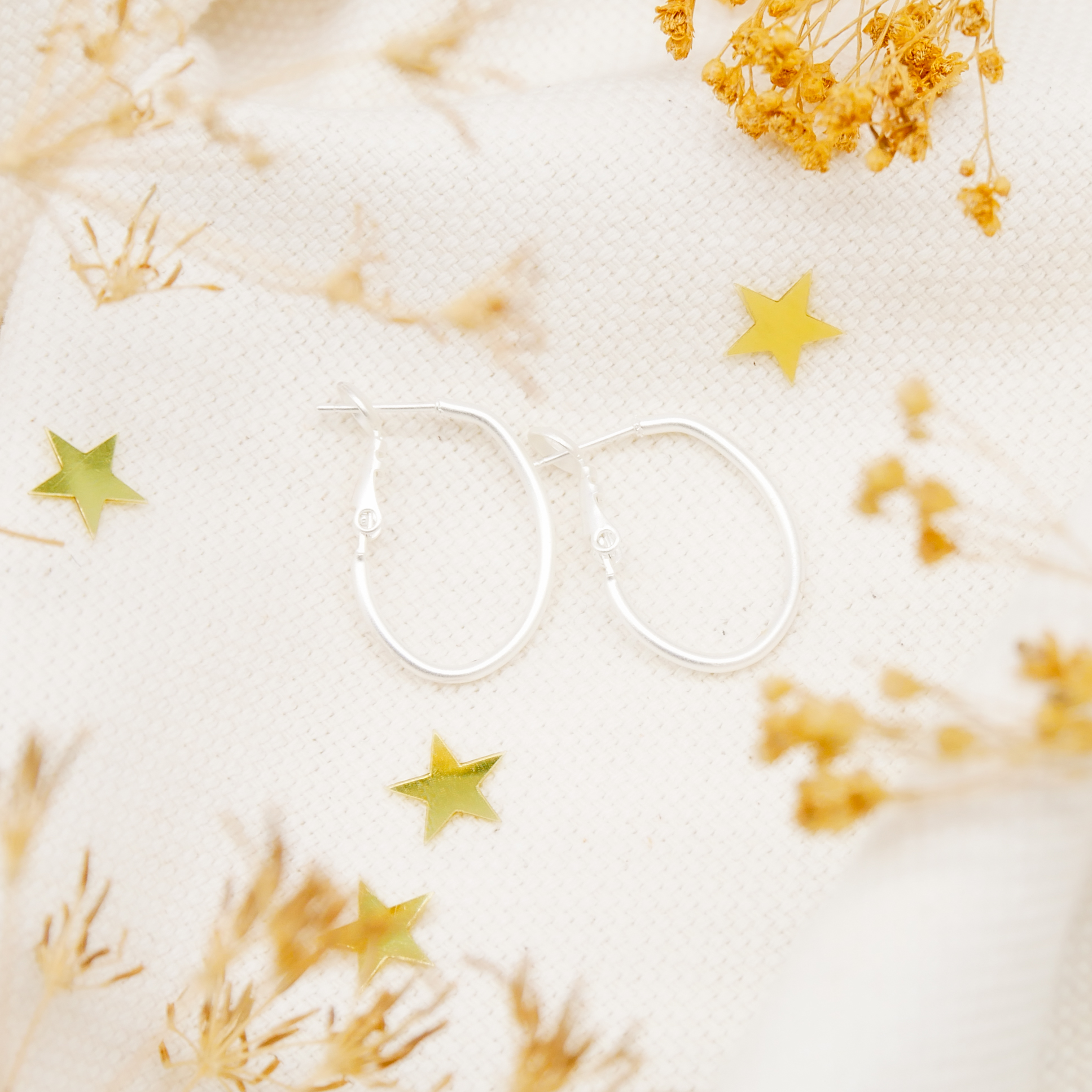 "Circle", filigrane ovale Creole versilbert ca. 23 x 18 mm 