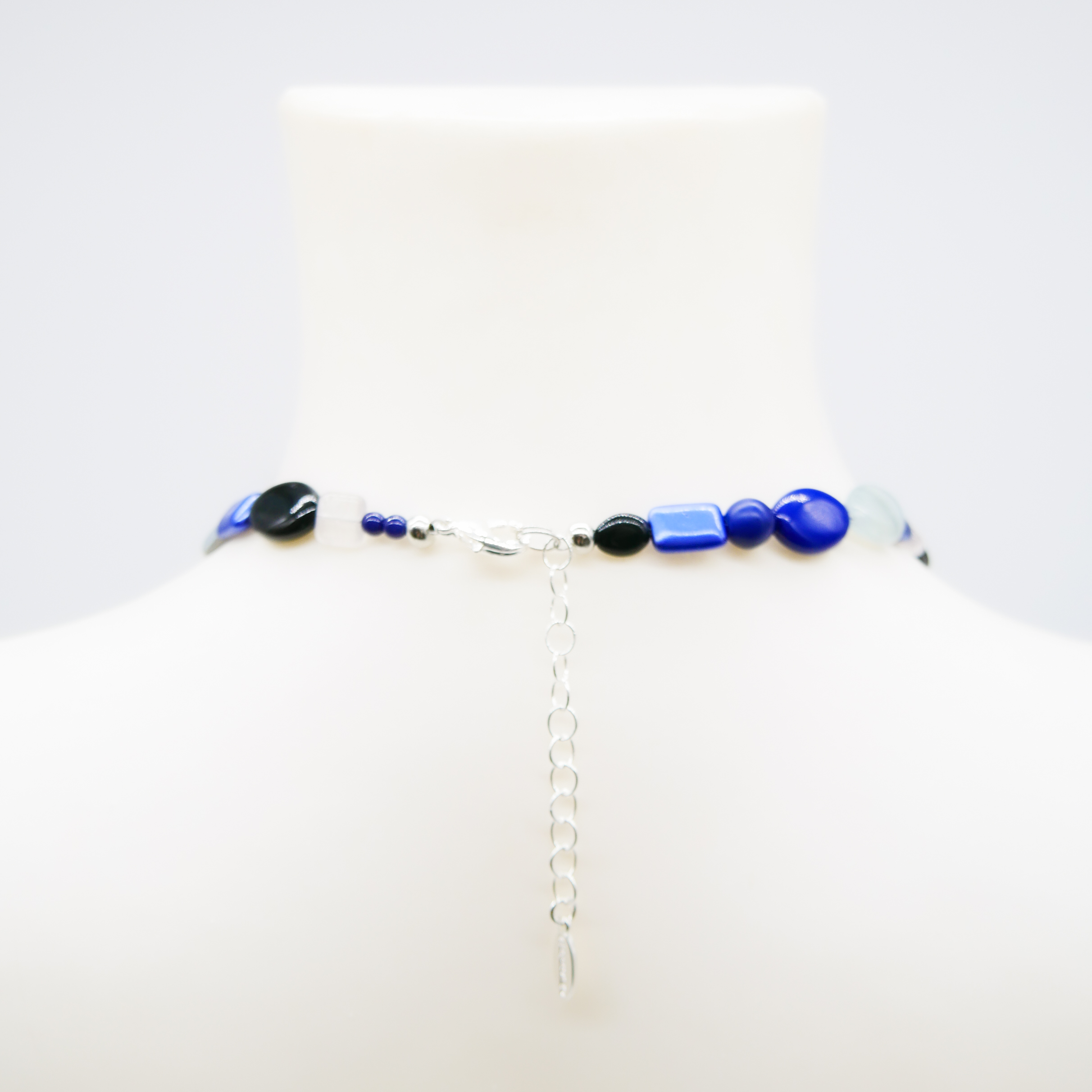 "Summer Feeling",  Kette aus verschiedenen Formen, Glas- und Resin Perlen, blau