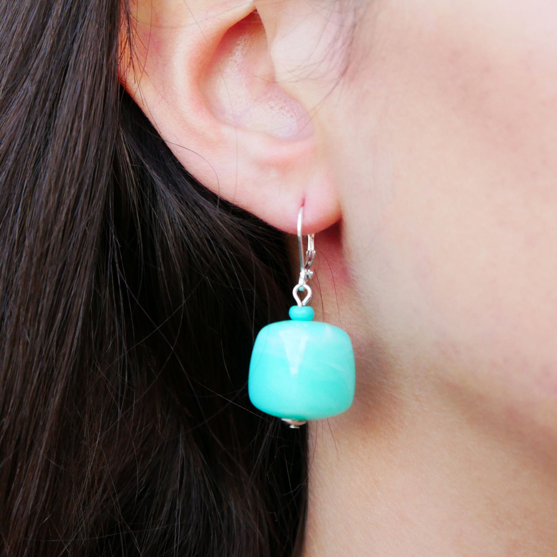 "Summer-Feeling" Ohrring "Cube" Resin- und Papercoated Perlen, türkis