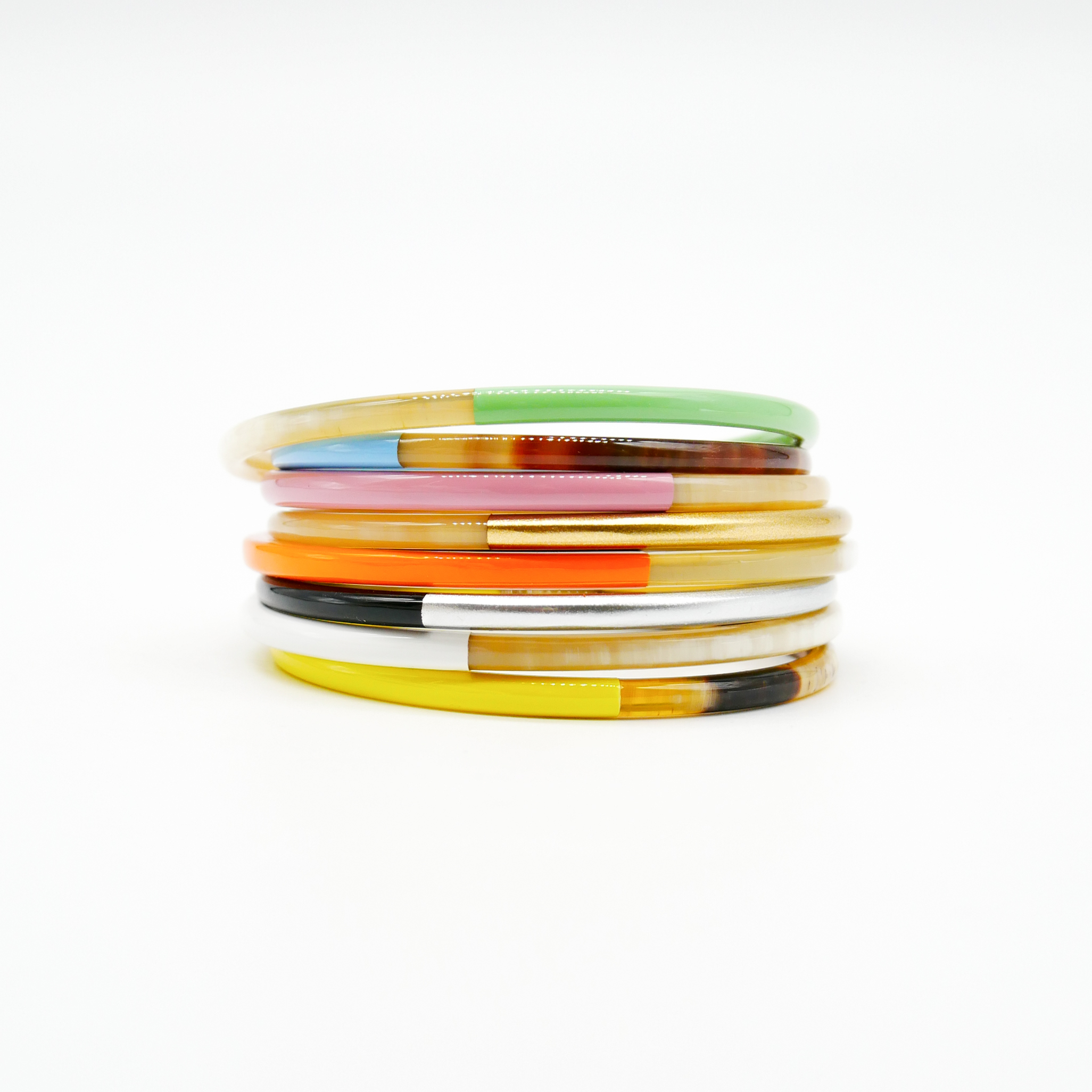  "Craft Art" zarter Armreif, weißes Horn, Lack weiß