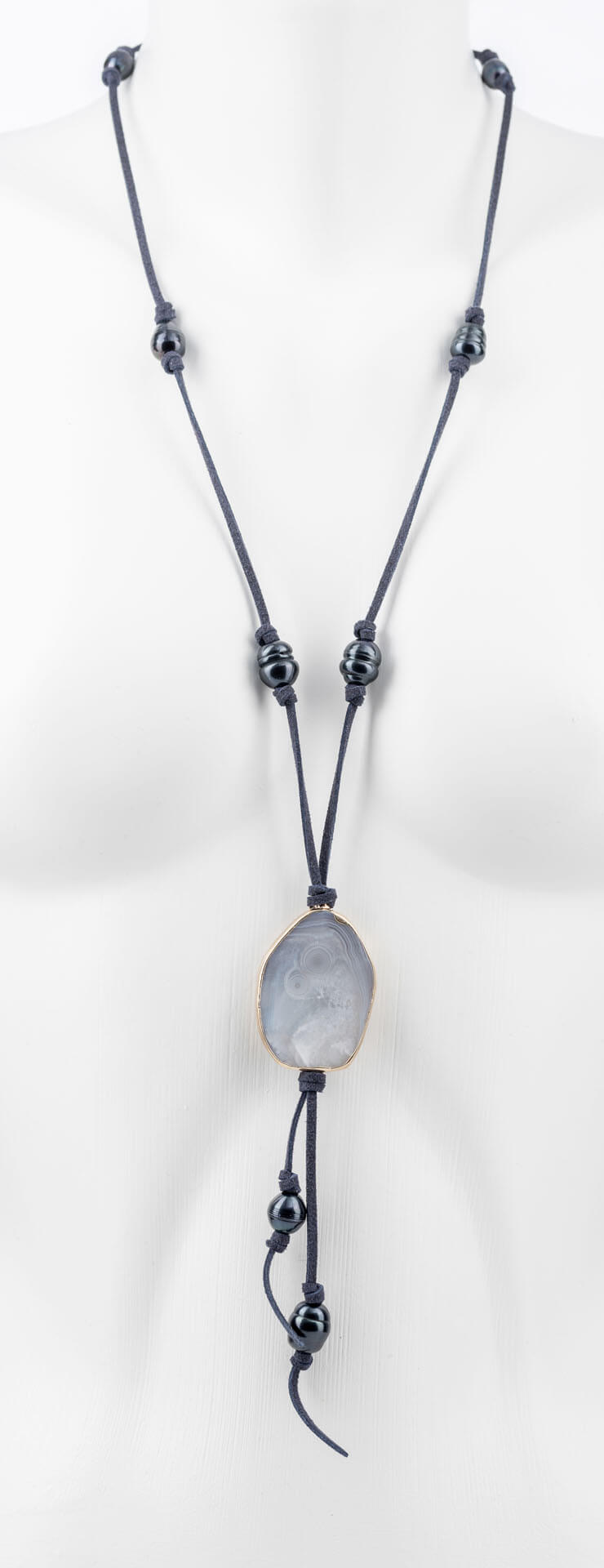 "Freshwater Pearls" long necklace with blue freshwater pearls and agate pendant - darkblue