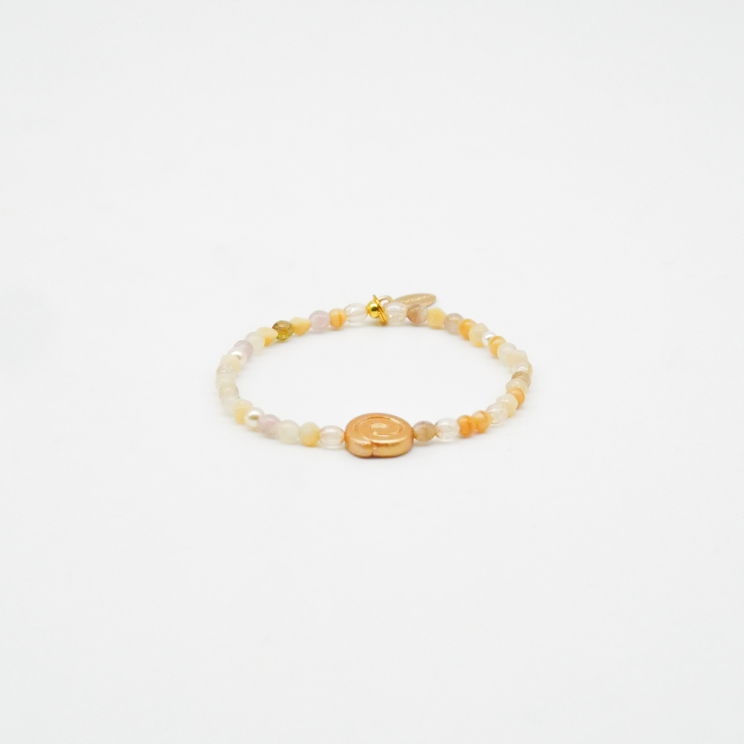  "Shell" Armband auf Gummi kleine Glasperle und Glasschnecke, sand 