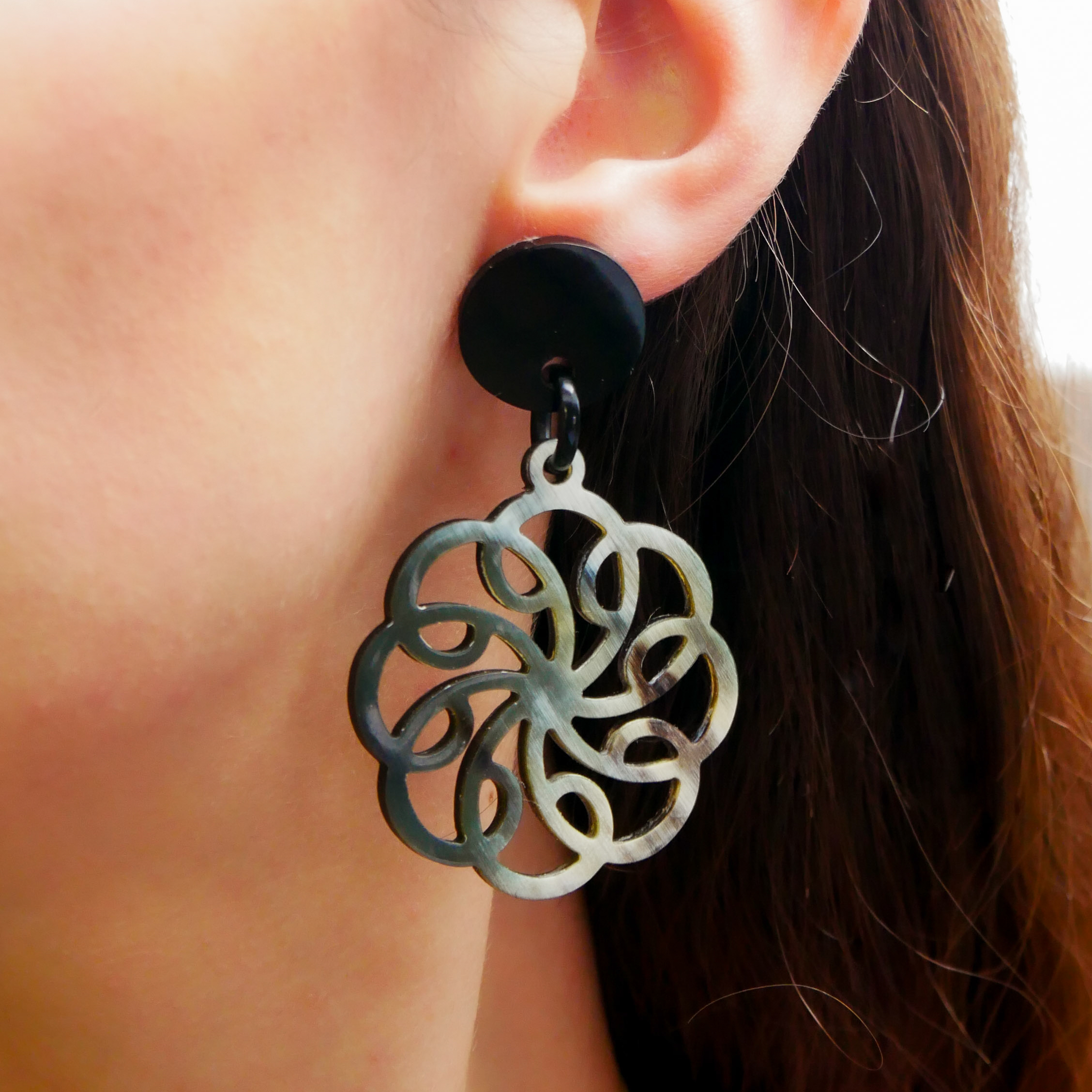  "Craft Art" Ohrring "Mandala" Ø ca. 45 mm, schwarzes und marble Horn