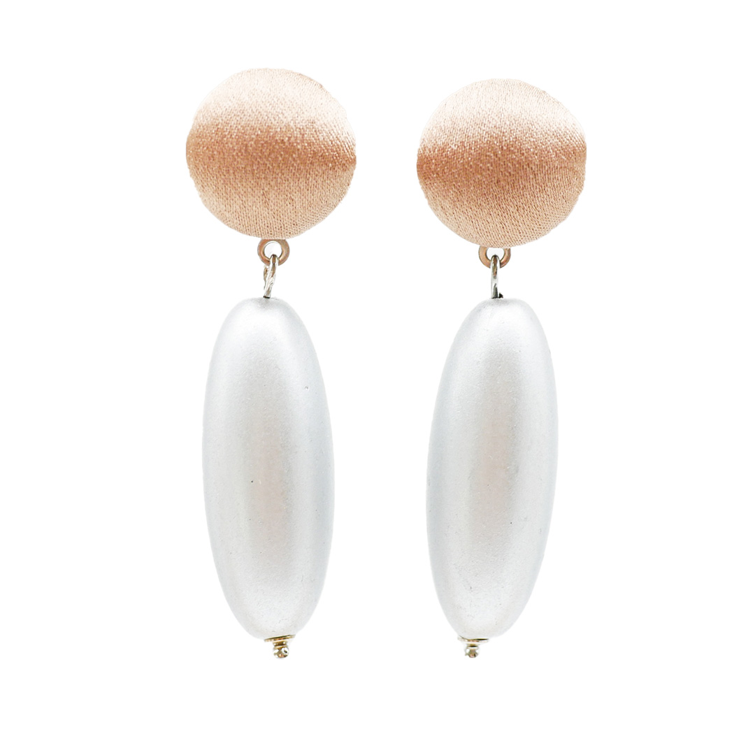  "Fine Bead Art" earrings fabric coated bead, beige, olive shaped bead silver
