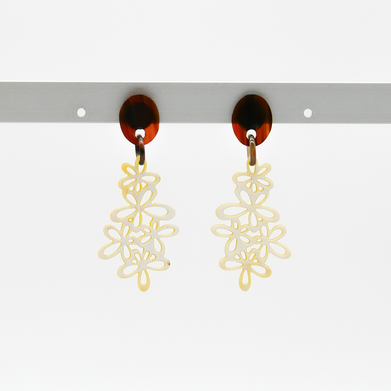 "Craft Art" Ohrring "Blütenzauber" braunes und weißes Horn