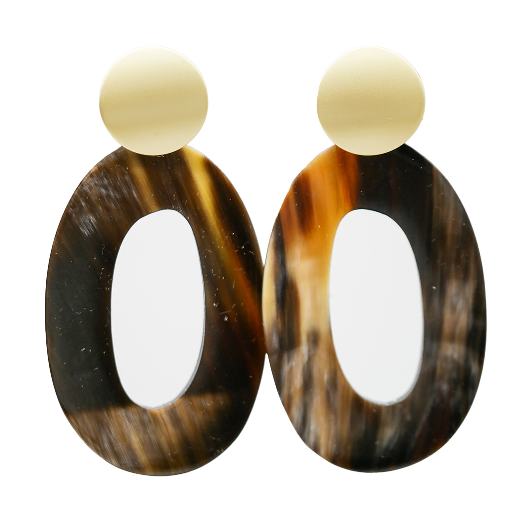 "Art Craft" golden stud earrings with pendant made of brwon africanhorn