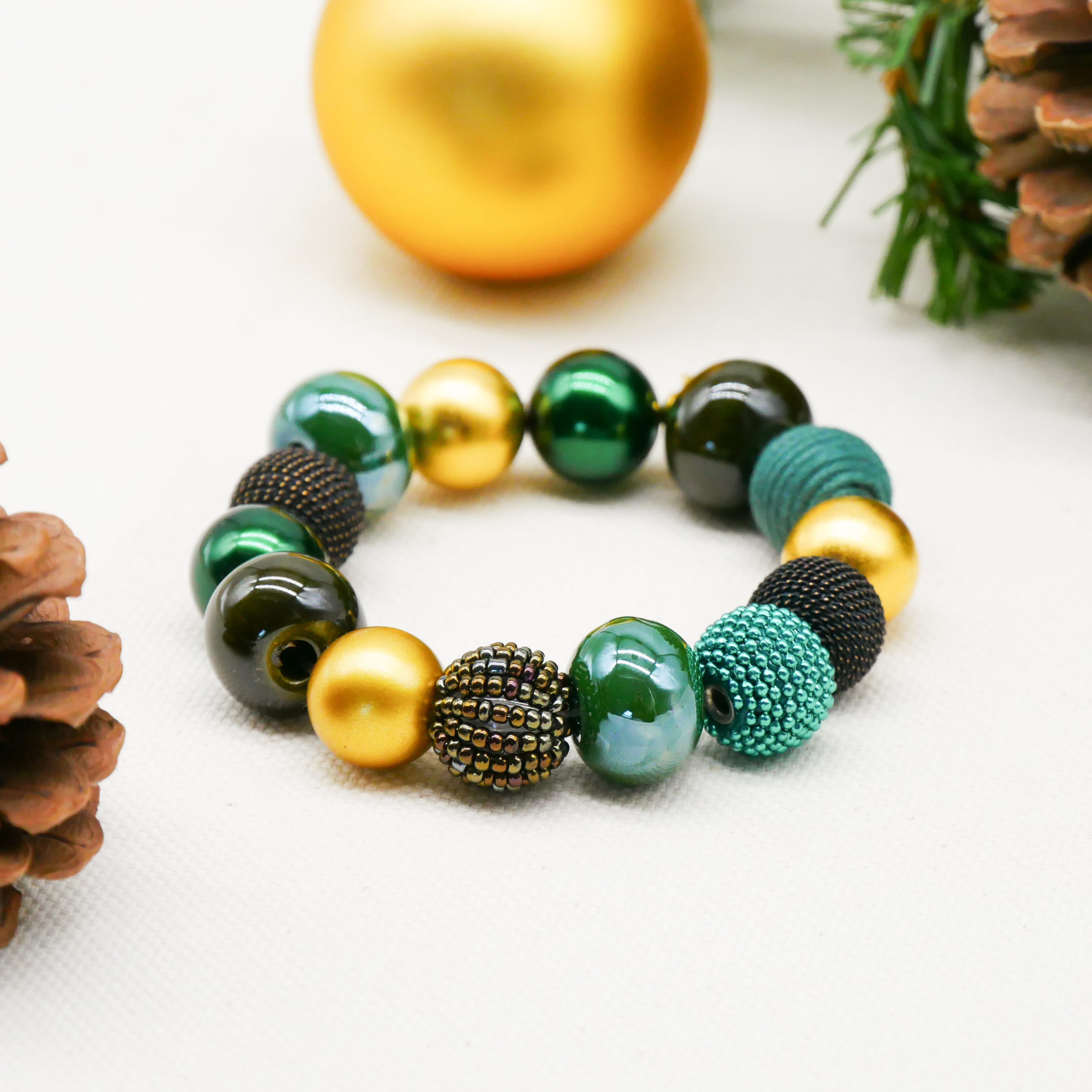  "Bollywood" Armband auf Gummi, burnt olive