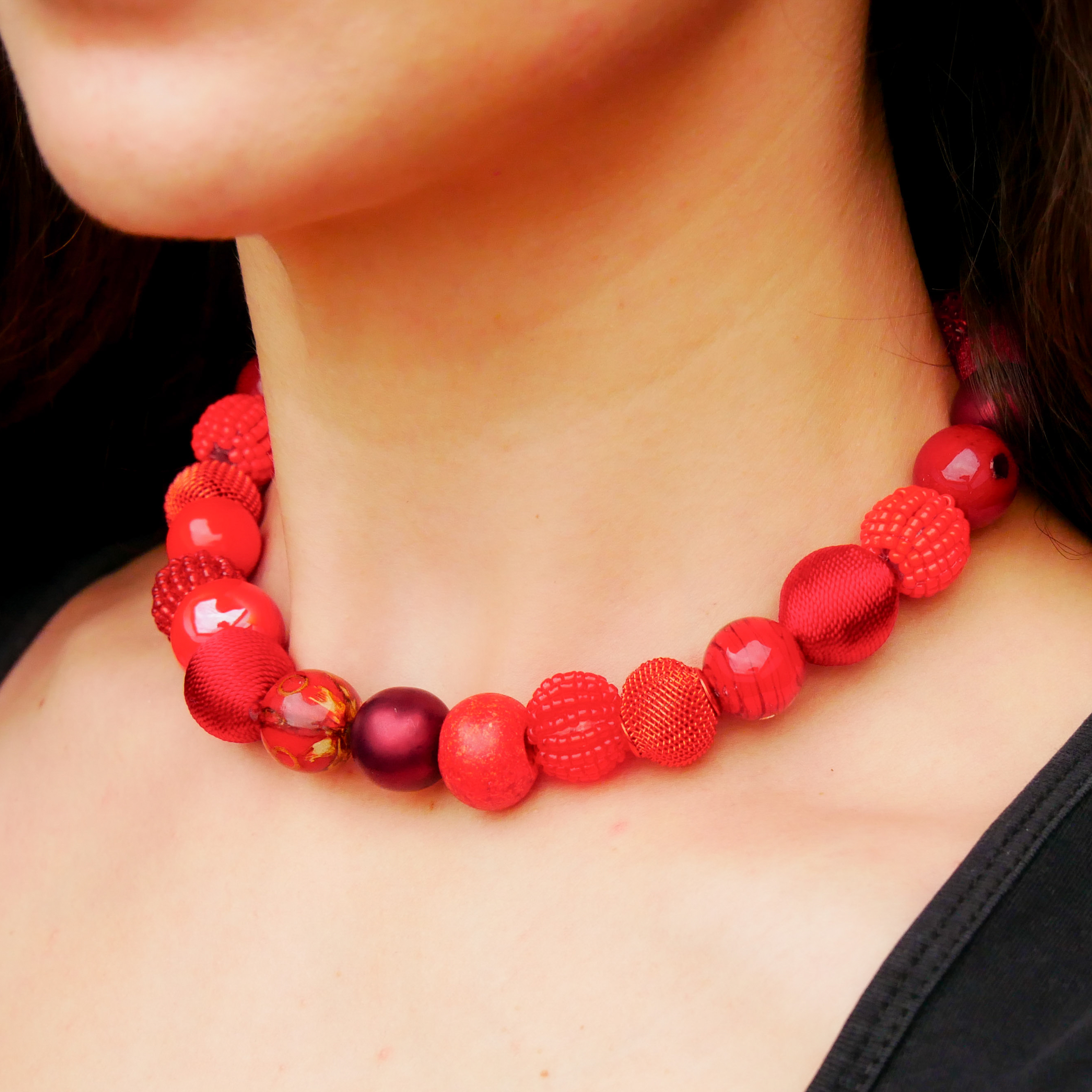 "New Bowls" necklace, bordeaux