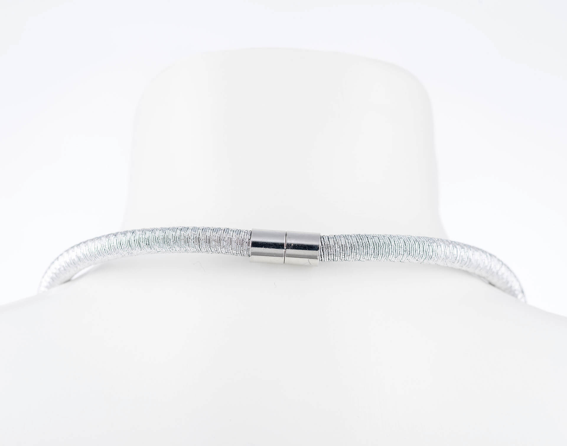 "Circle" kurze Kette, Synthetikschlauch, silber farben