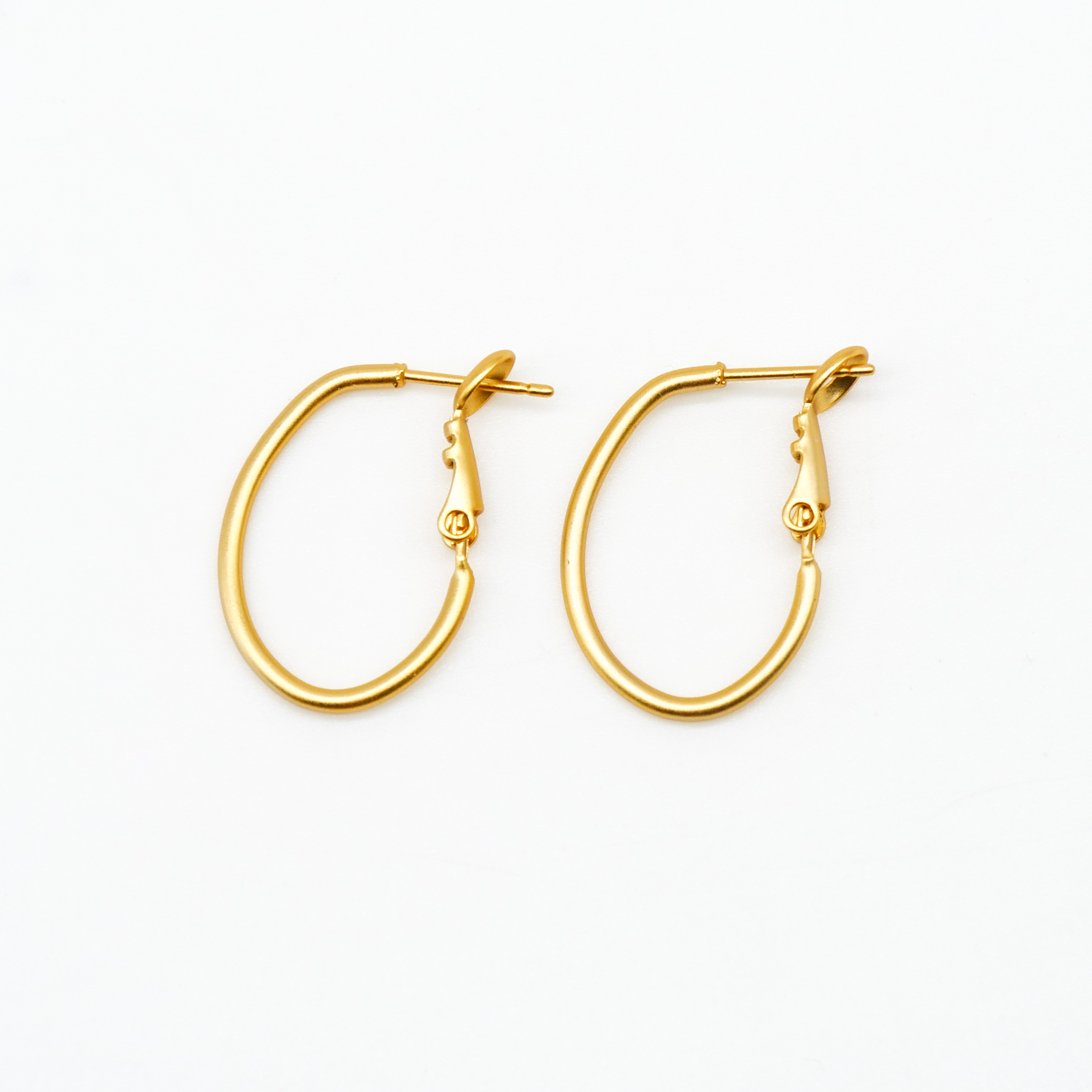 "Circle", filigrane ovale Creole vergoldet ca. 23 x 18 mm 