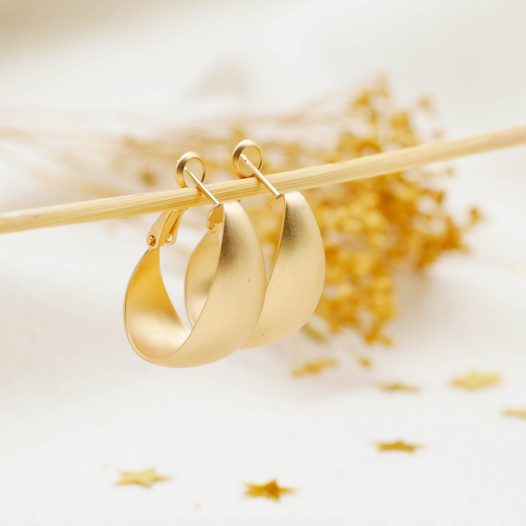 "Circle", creole earring Ø approx. 27mm, approx. 20mm smooth and curved, gold matt