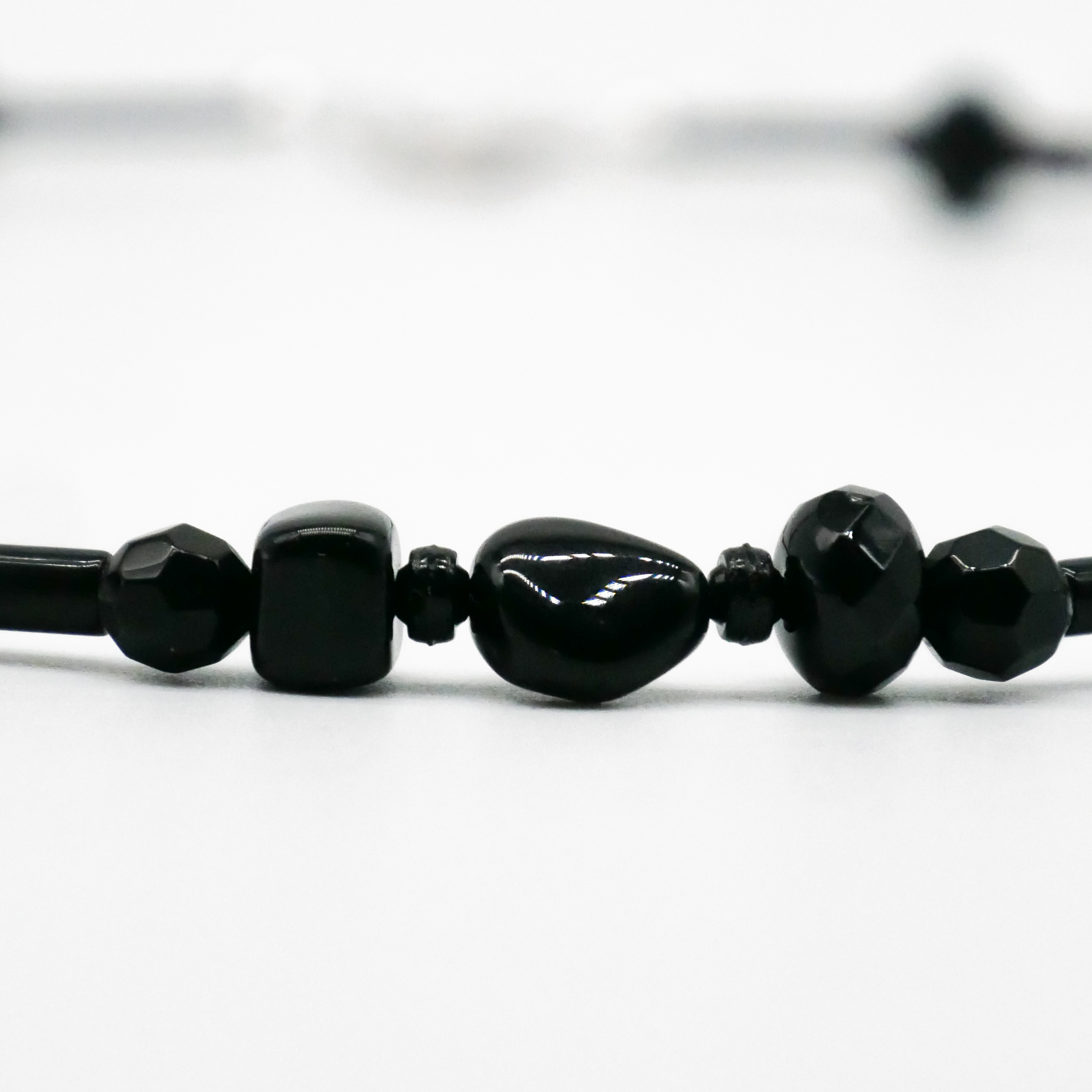  "Jet Schmuck" Kette ca. 48 cm schwarze Glasperlen, verschiedene Formen