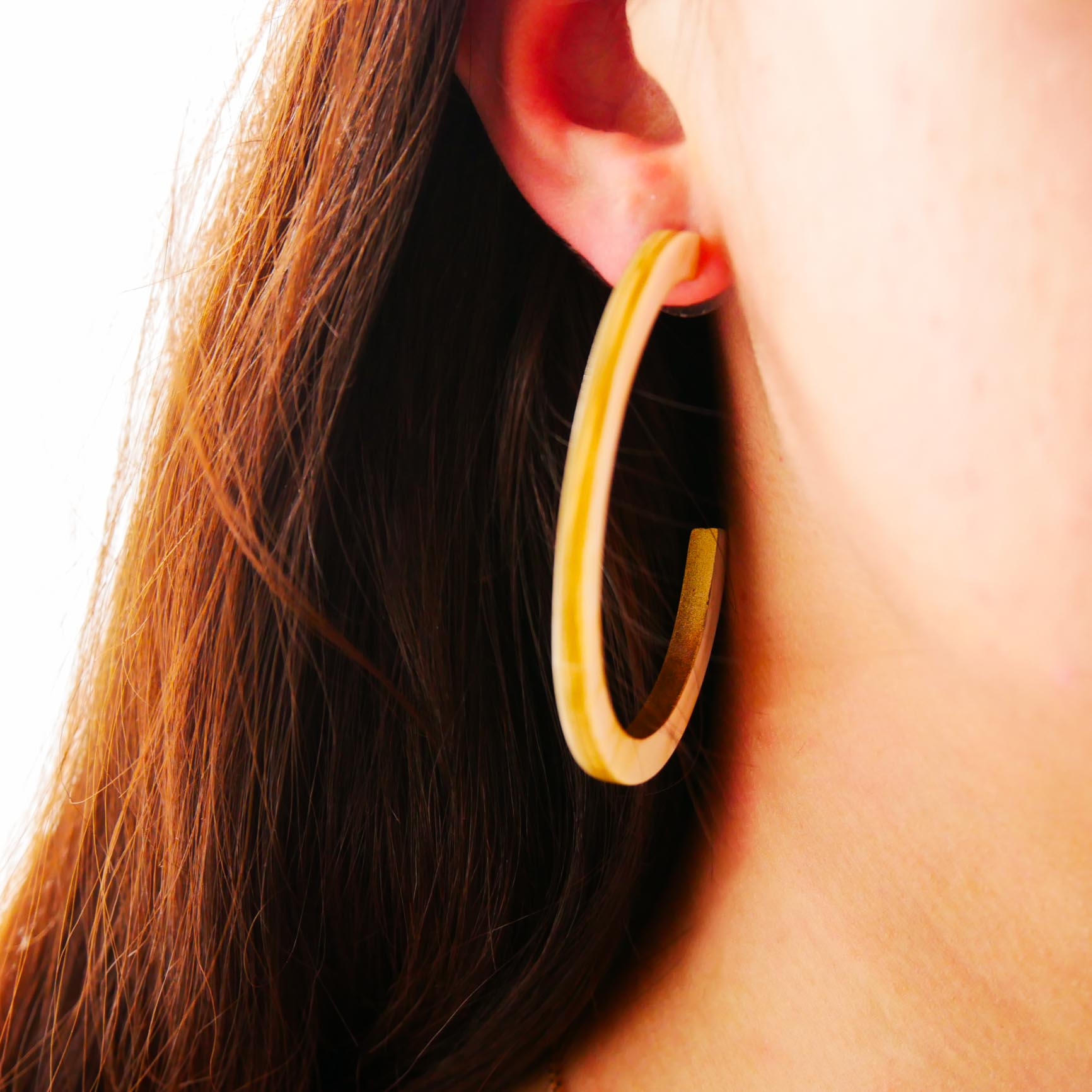 "Craft-Art" horn earring open oblong circlet, white horn